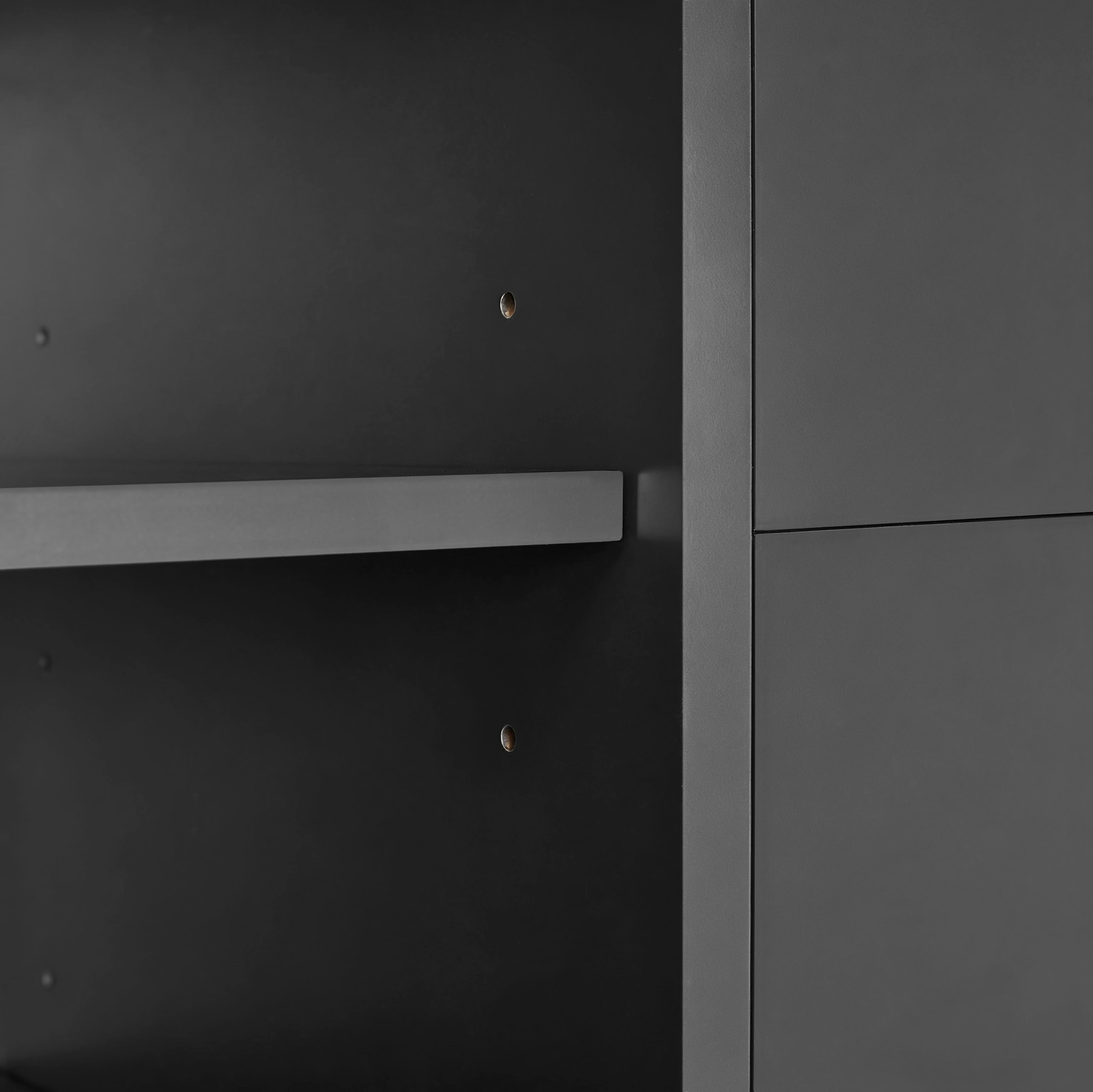 Leonique Sideboard »Lavisha« FSC-zertifiziertes Holz kombiniert Melamin, verchromten Metallgriffen