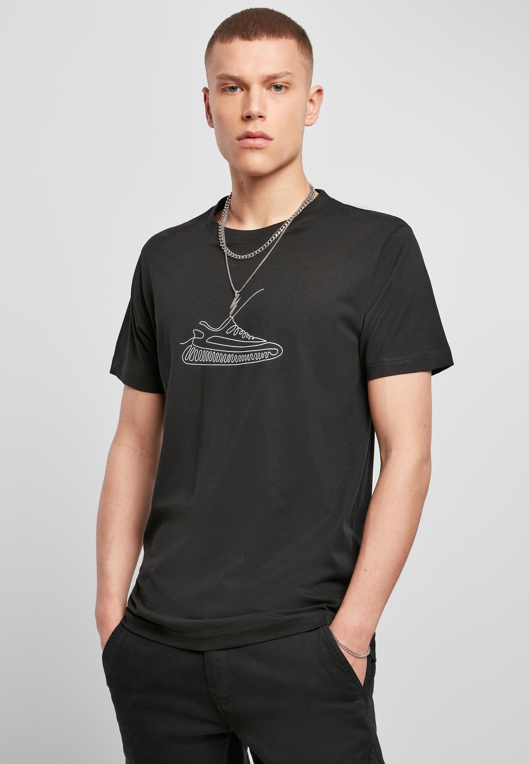 MisterTee Kurzarmshirt »MisterTee Herren One Line Sneaker Tee«, (1 tlg.)