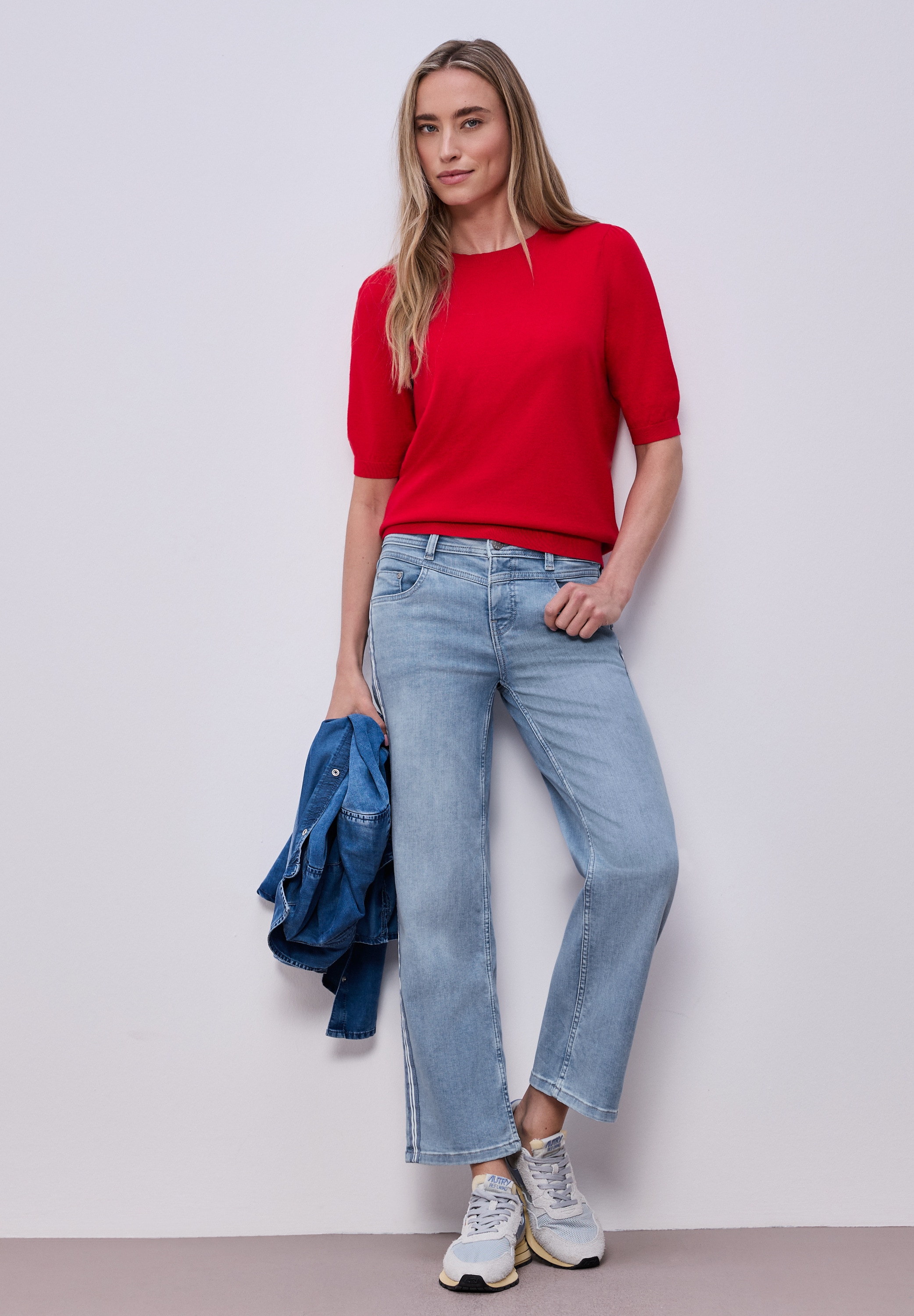 STREET ONE Straight-Jeans »Style Amalia Straight« mit dekorativem hellblauem Streifen an der Seite