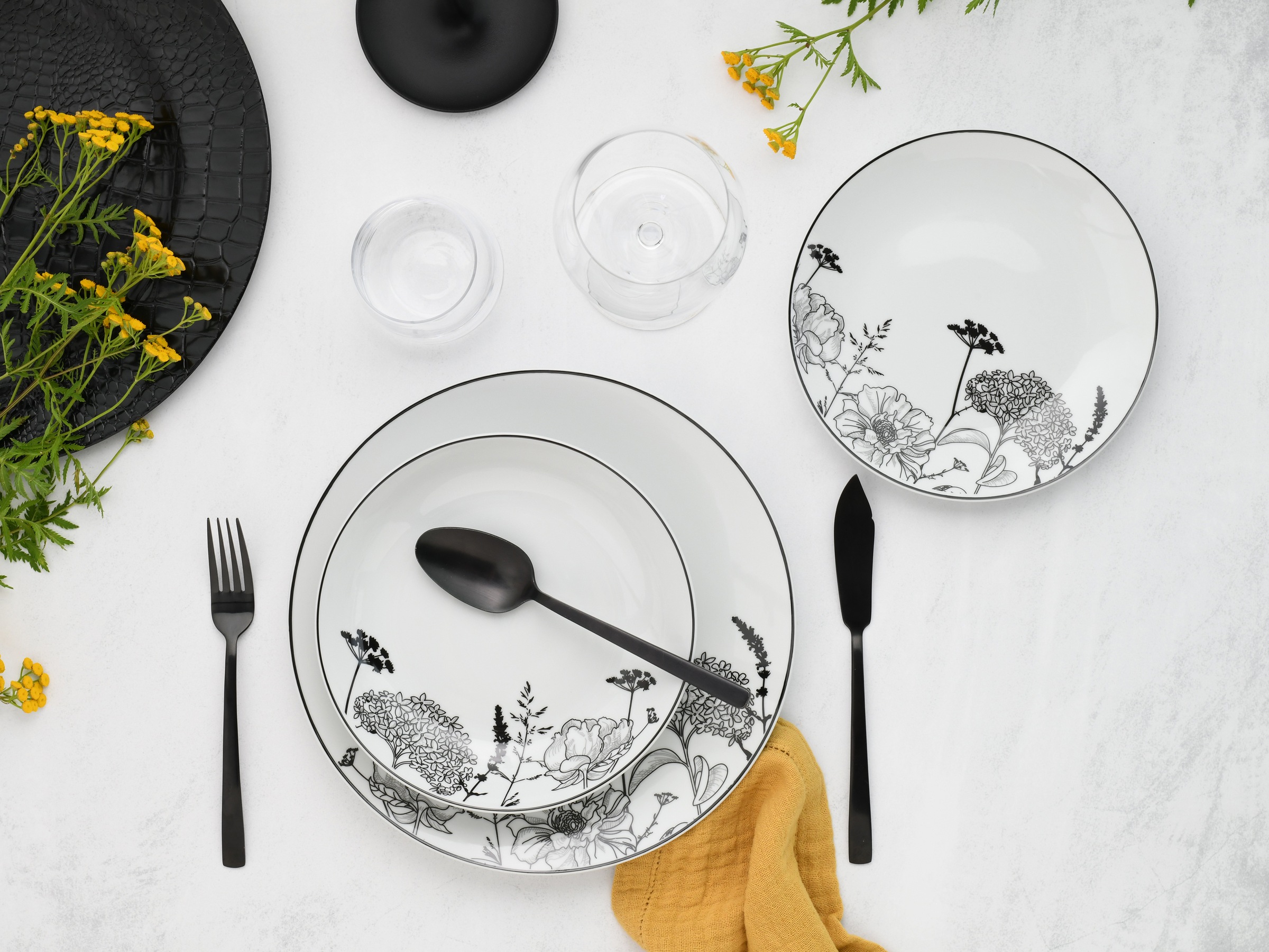 CreaTable Teller-Set »Luna Black Flower, Tellerset 18-tlg«, (Set, 18 tlg.), Harmonische Coupeform