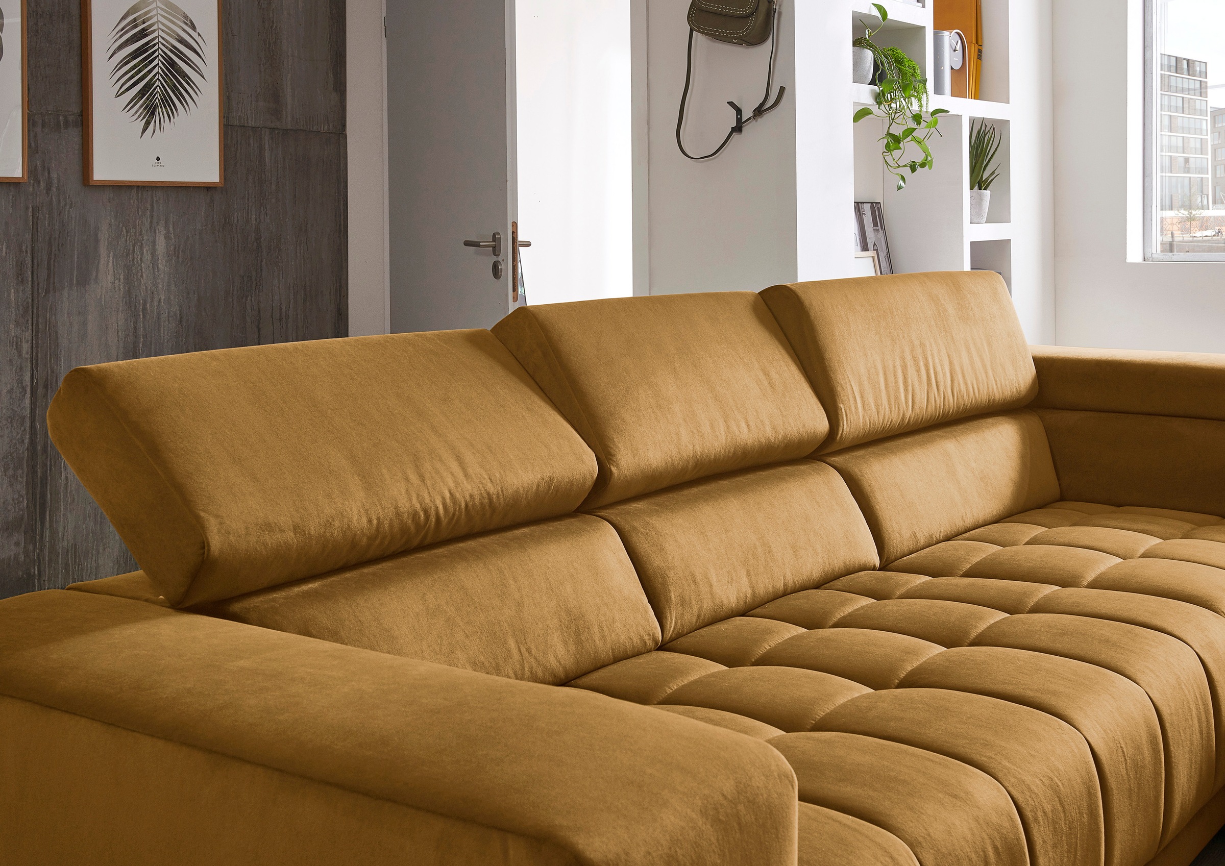 Die PlanBar Ecksofa »MP-IN15053 L-Form«, wahlweise mit Kopfteilverstellung und manueller Vorziehbank