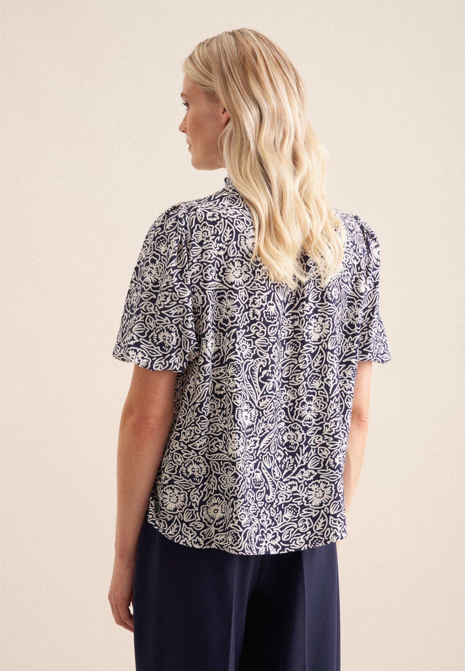 seidensticker Shirtbluse »Schwarze Rose«, Kurzarm Rundhals Floral
