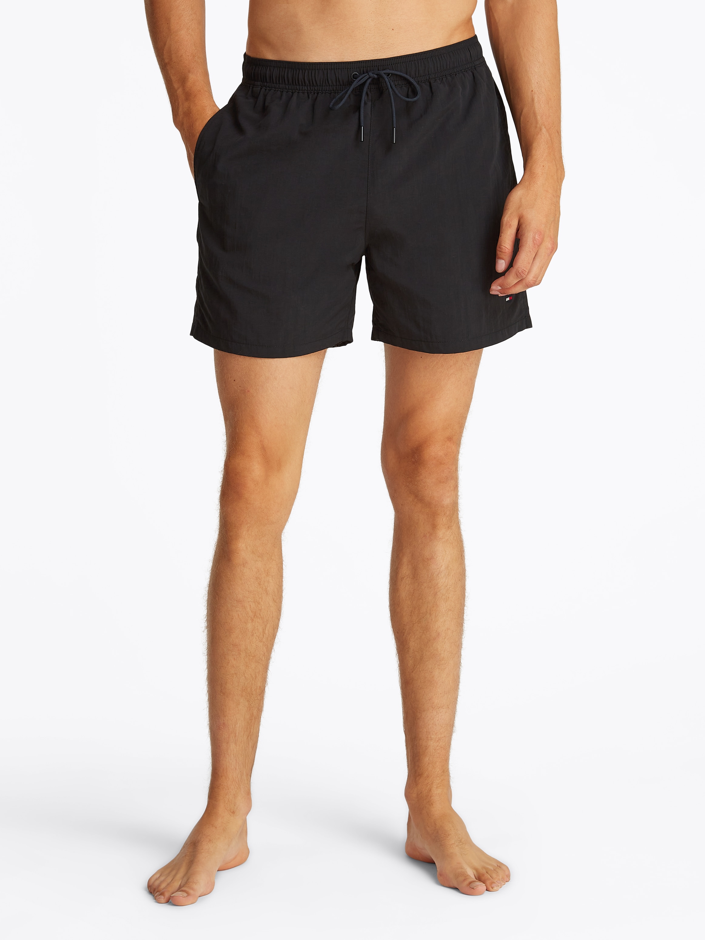 Badeshorts, Gr. L (52), N-Gr, schwarz, Microfaser, Obermaterial: 100% Nylon, TOMMY HILFIGER SWIMWEAR, Badehosen Badeshorts, mit Flag-Stickerei, mittellang, elastischer Bund 2