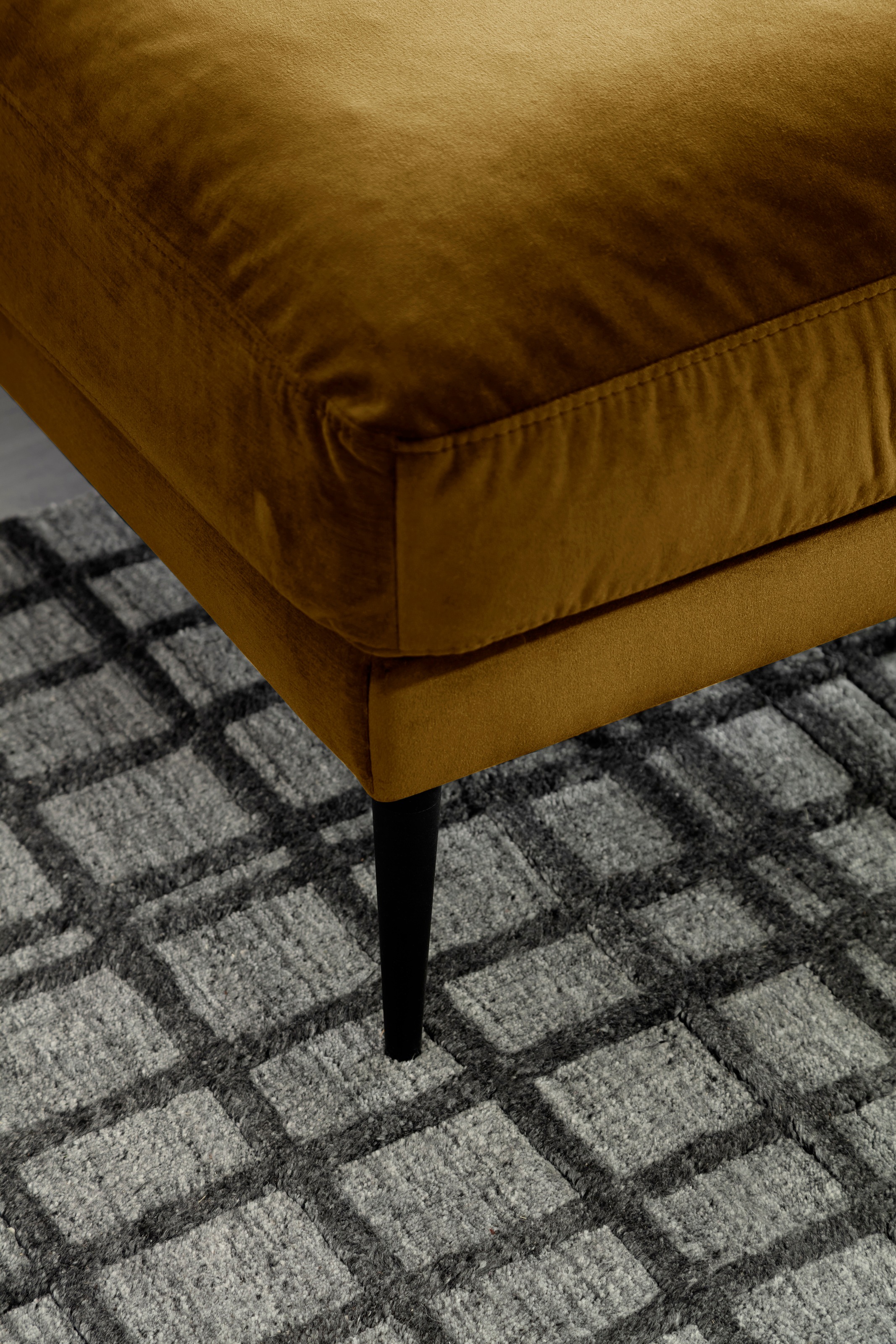 Trends by HG Polsterecke »Svea L-Form«, Recamiere rechts oder links, mit Metallfuß, frei im Raum stellbar