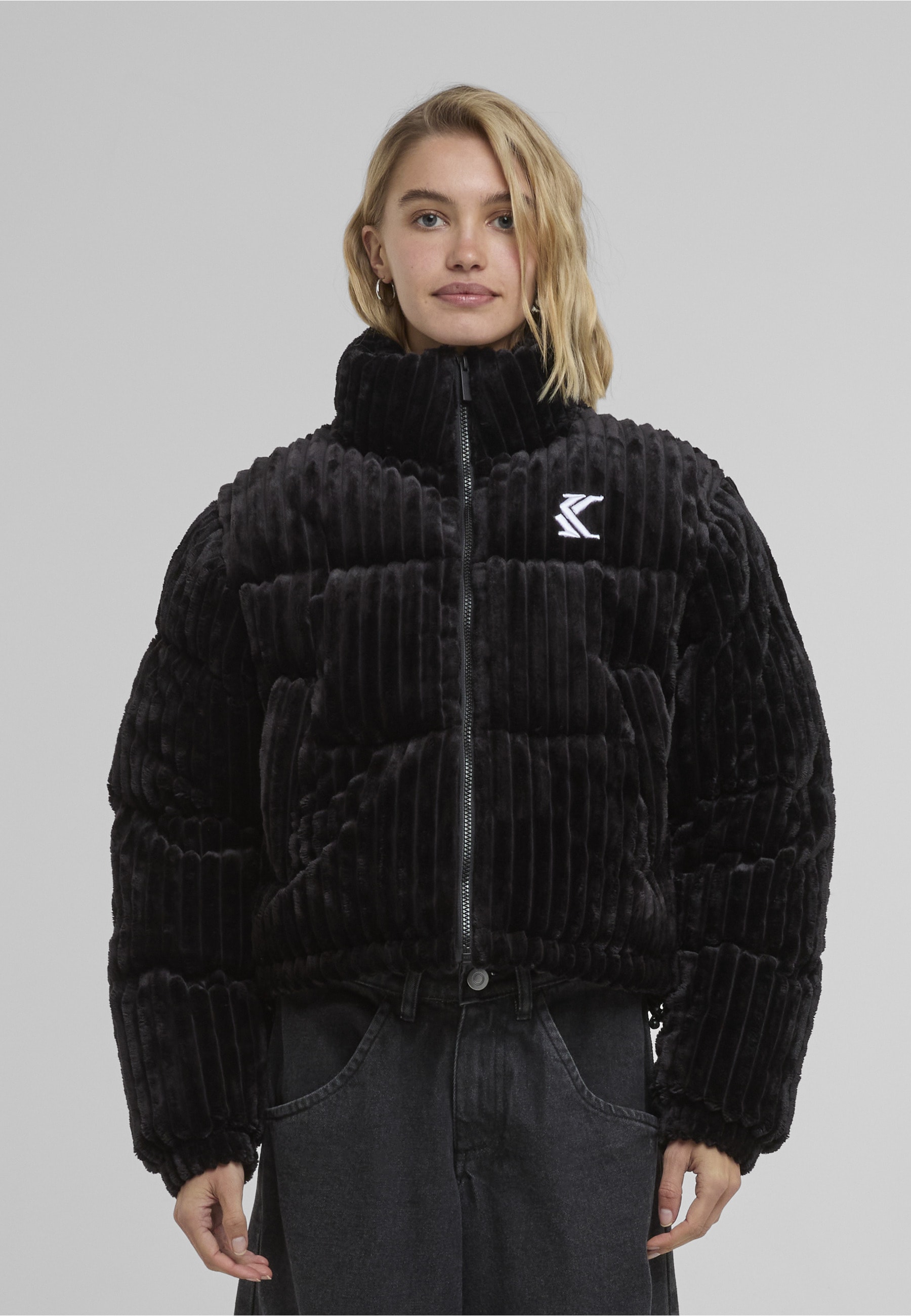 Karl Kani Winterjacke »Karl Kani KK Og Fuzzy Corduroy Short Puffer Jacket« 1 Stk. tlg. ohne Kapuze
