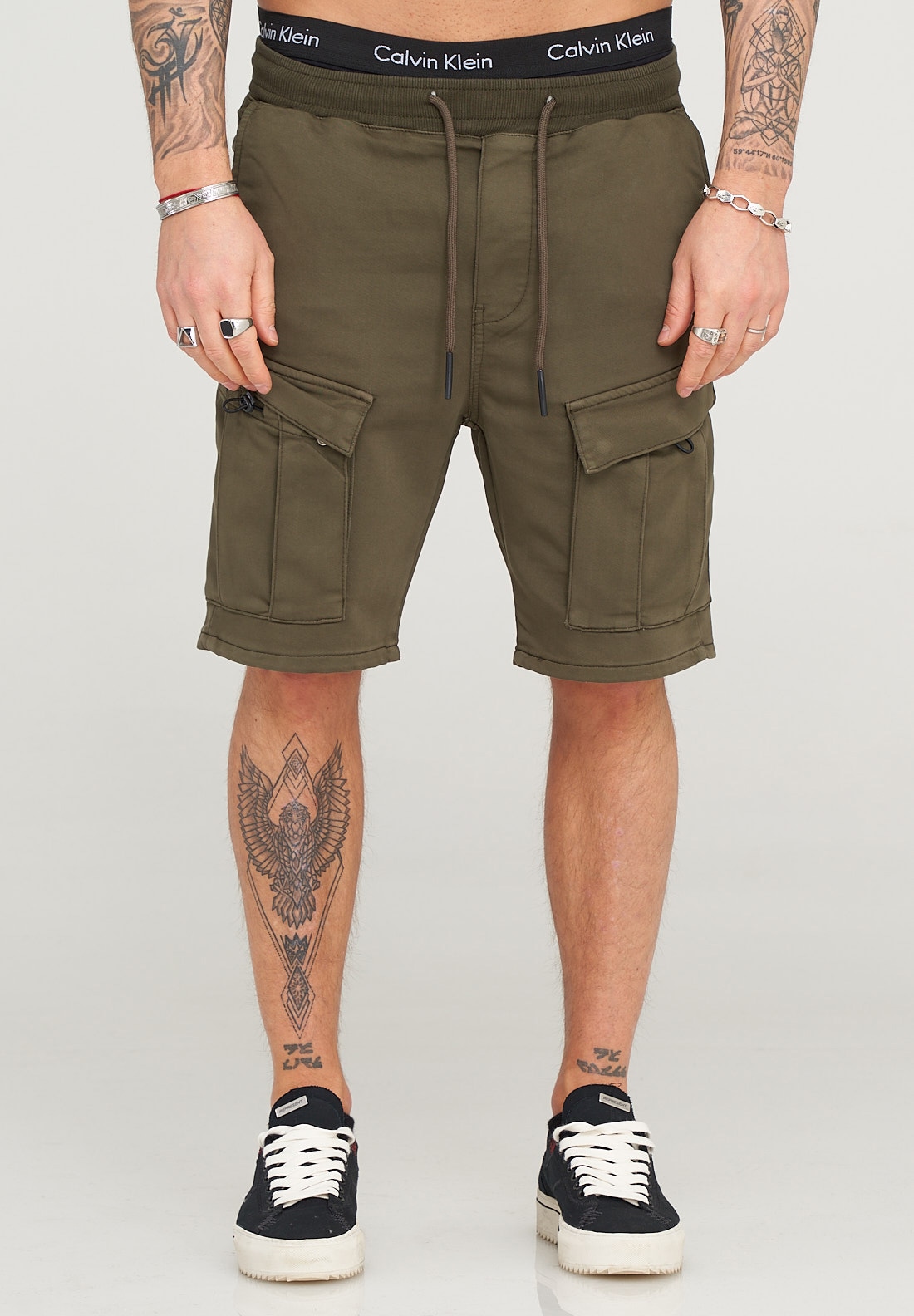 behype Shorts "ISMAEL", mit praktischen Cargotaschen