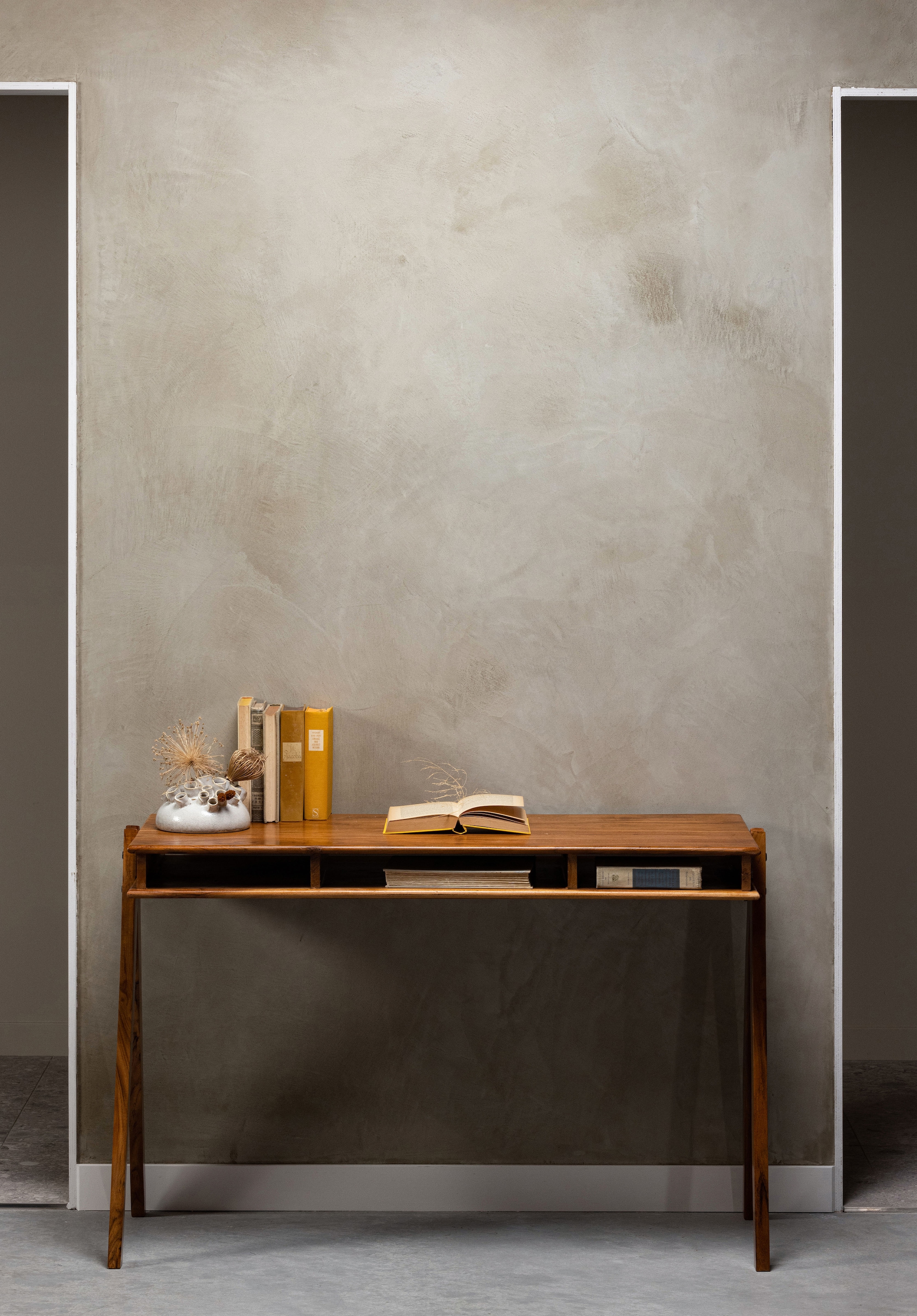WOOOD Schreibtisch "Compartment aus Akazienholz mit drei offenen Fächern 120x50x78 cm" Tragkraft Blatt 25 kg, einfach zu montieren, sichtbare Maserung