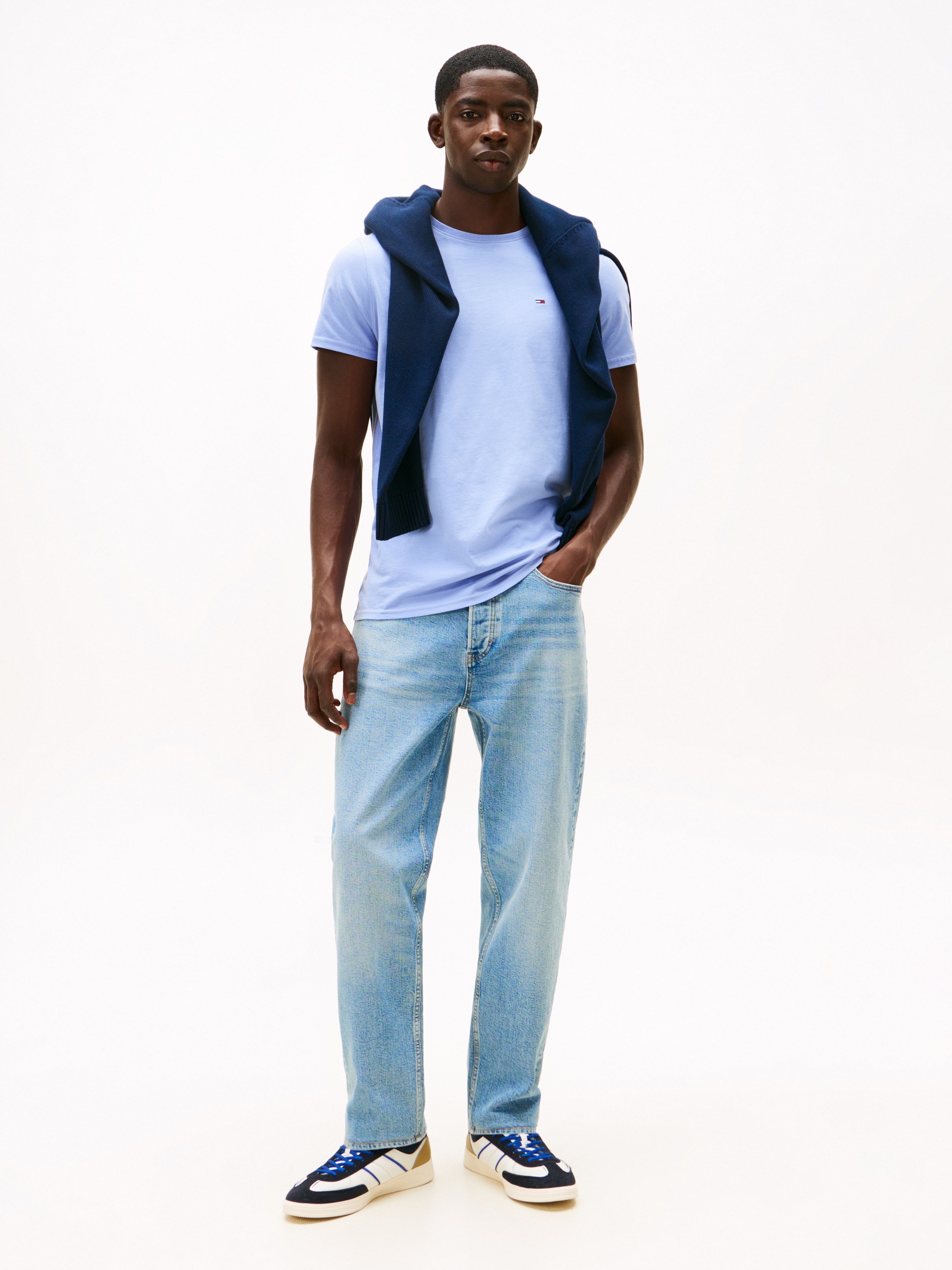 Thumbnail - Tommy Jeans T-Shirt "TJM ESSENTIAL SOLID TEE" mit Rundhalsausschnitt und dezenter Logo-Flag