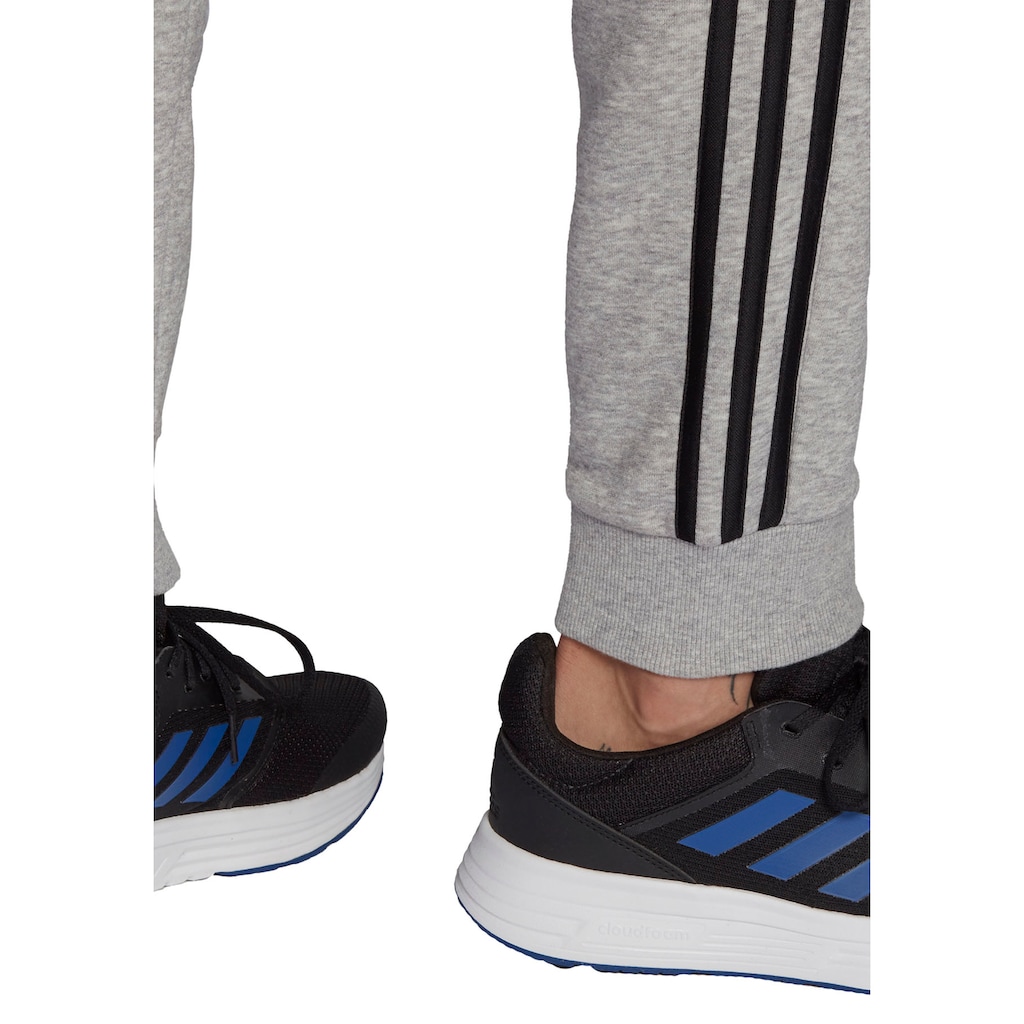 adidas Sportswear Sporthose »ESSENTIALS FLEECE TAPERED CUFF 3STREIFEN HOSE«, (1 tlg.)