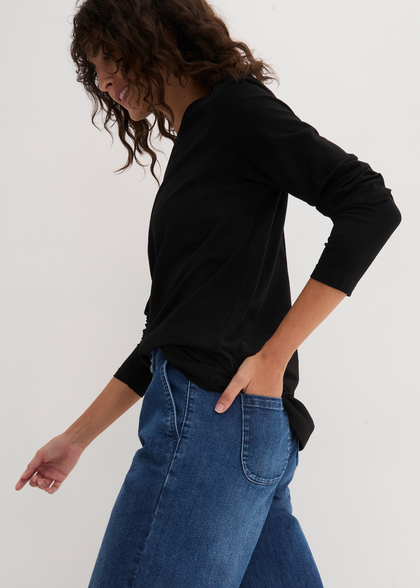 bonprix Langarmshirt mit Rundhalsausschnitt und dekorativer Rückennaht