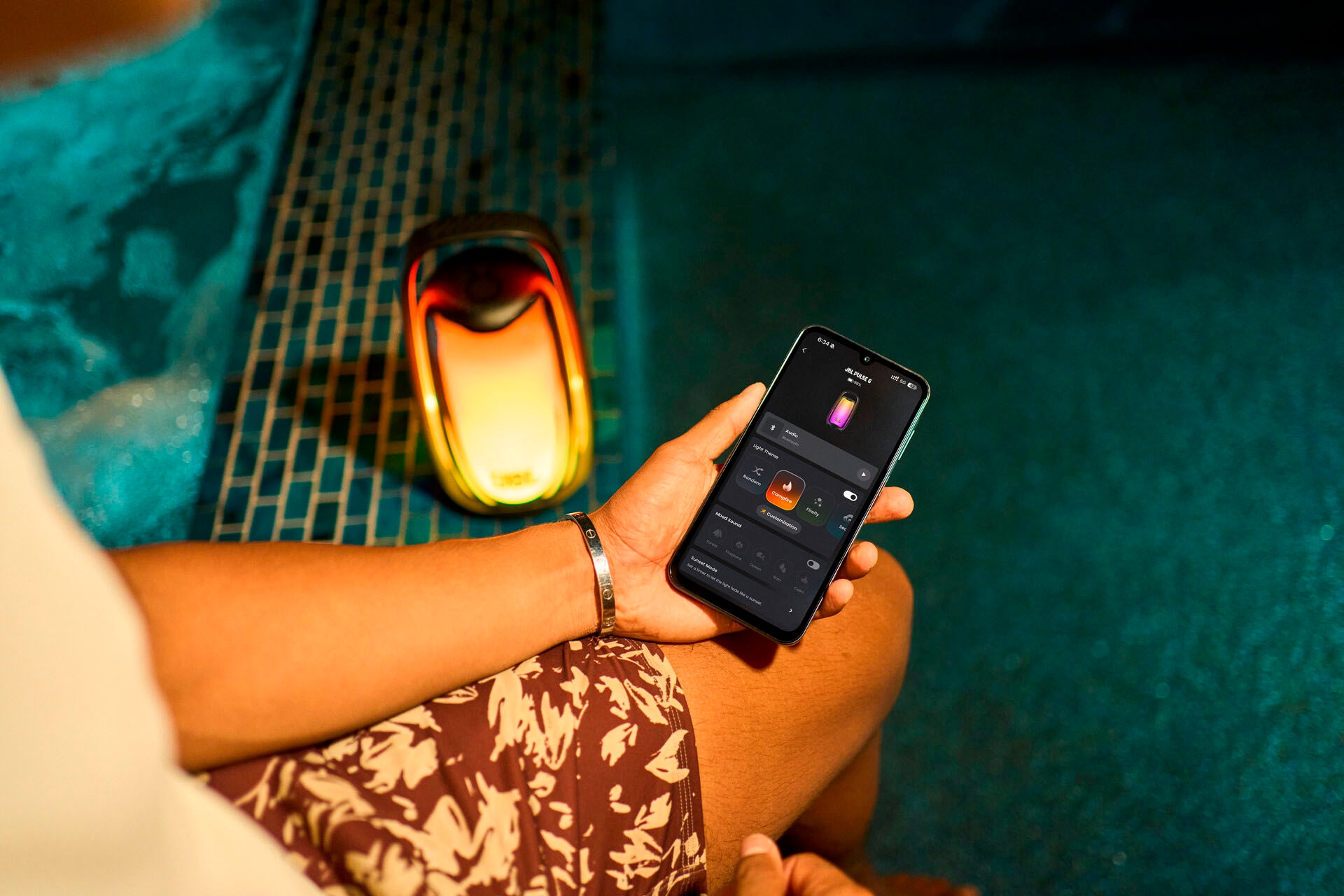 JBL Bluetooth-Lautsprecher »Pulse 6« (Bluetooth LED Licht (WRGB) 30 W) Tragbarer Lautsprecher mit JBL Sound und anpassbarer 360°-Lichtshow