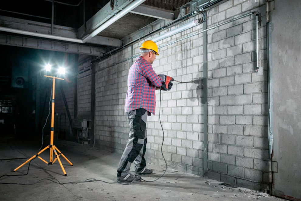Brennenstuhl LED Baustrahler »JARO 6050 T«, mit Stativ, höhenverstellbar bis max. 160 cm und 2,5 m Kabel