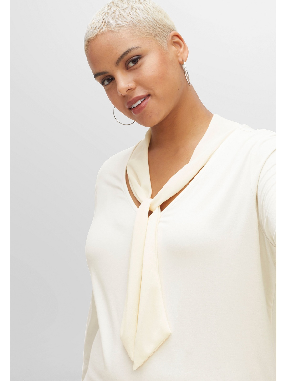 Sheego Langarmshirt kaufen Bindeband für weichem Größen«, BAUR aus mit | Chiffon »Große