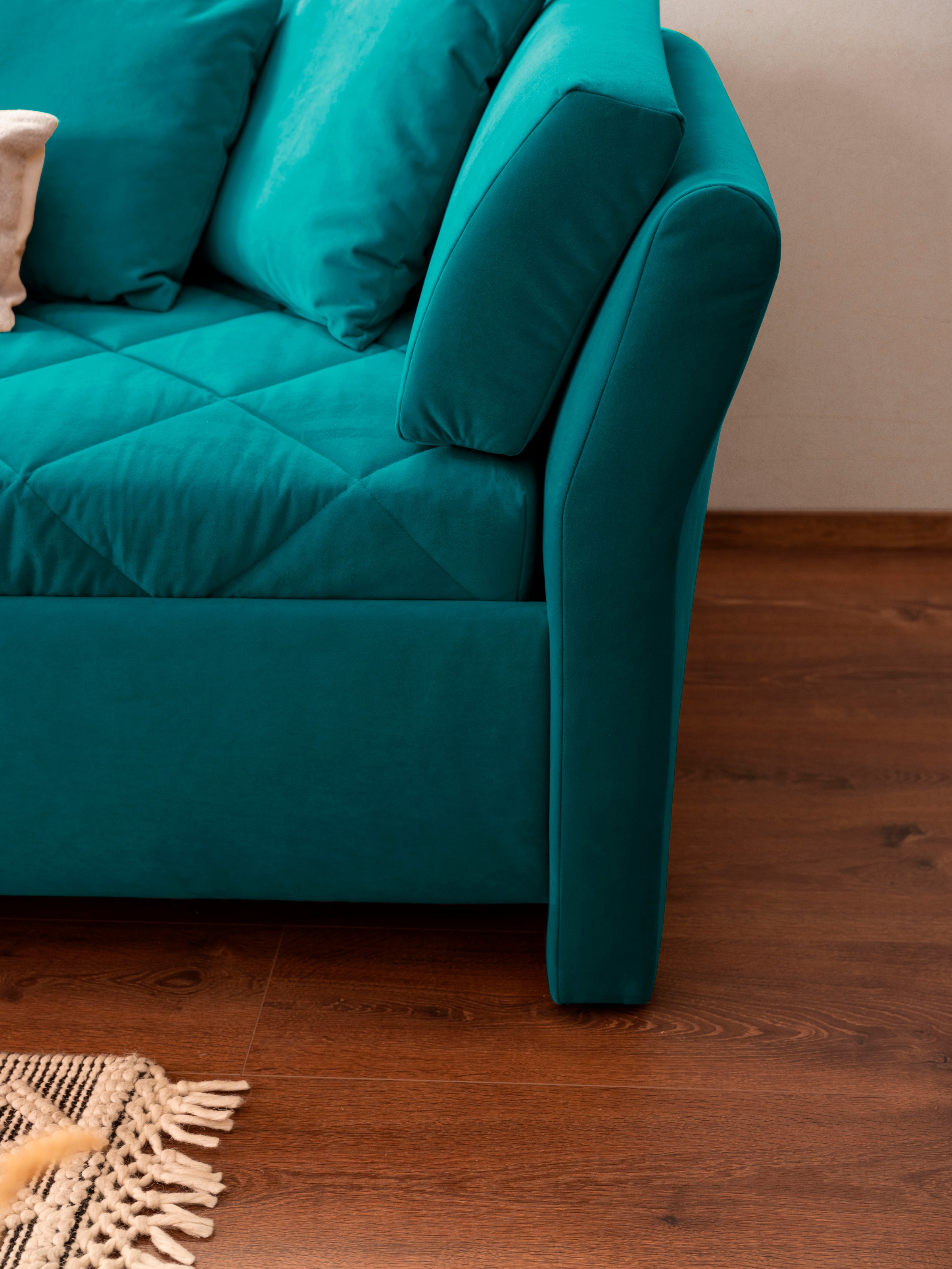 alina Schlafsofa, Bettkasten, Zierkissen-Set aus: 2 Stk. 40x40cm, 1 Stk. 30x30cm