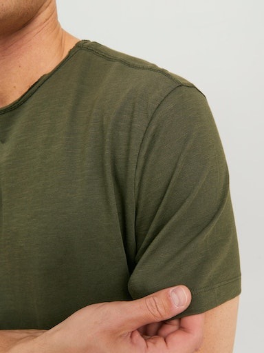 Jack & Jones Rundhalsshirt »JJEBASHER TEE O-NECK SS NOOS«, mit Rundhalsausschnitt