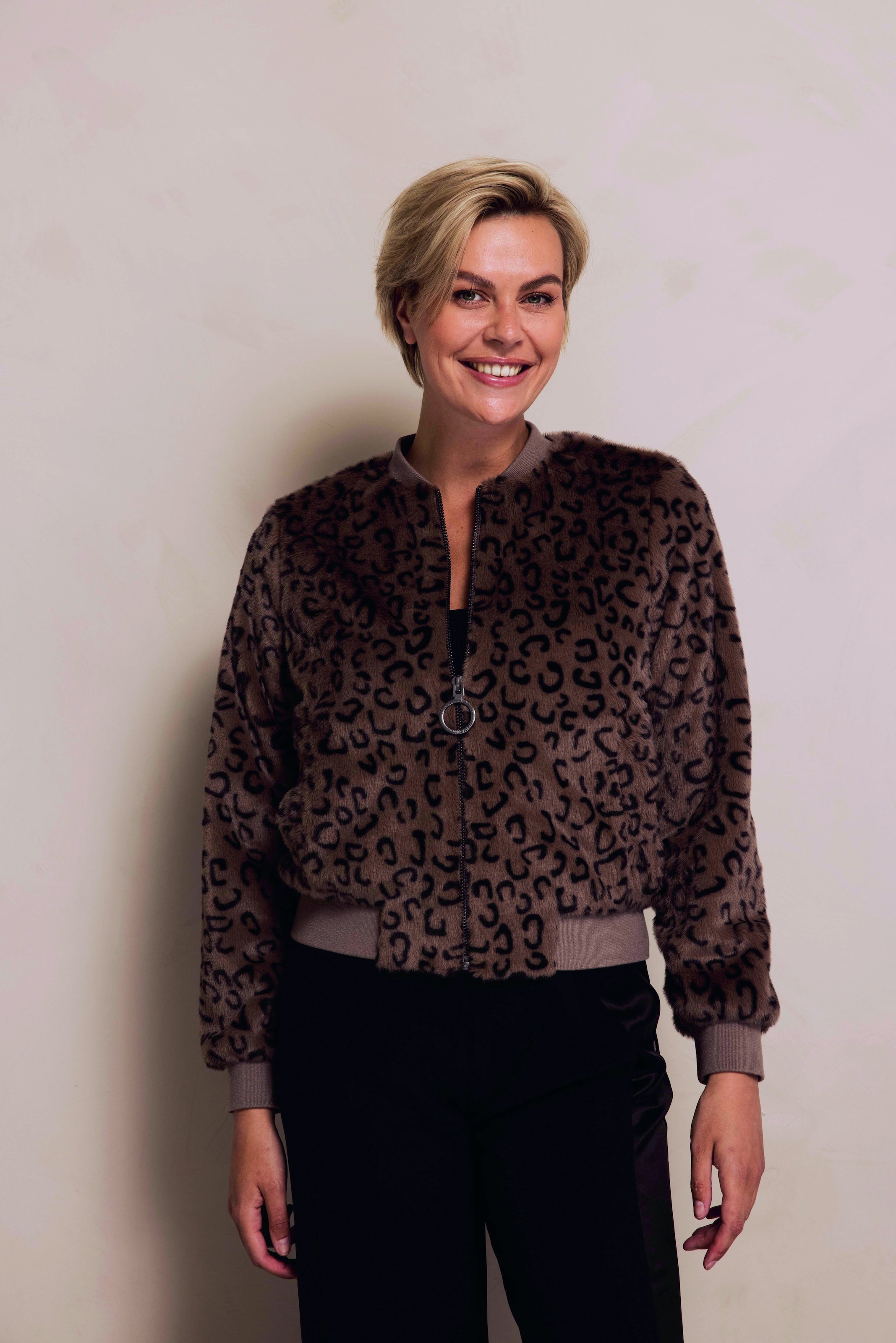 Zhrill Blouson "ZHGIULIA", mit Leoparden-Muster, kurzer moderner Schnitt günstig online kaufen