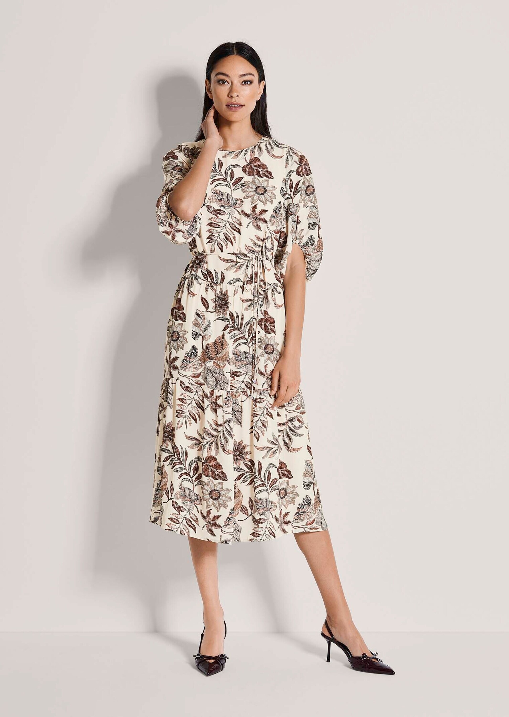 MADELEINE Midikleid "Druckkleid Viskosekleid mit floralem Design" Gestufter günstig online kaufen