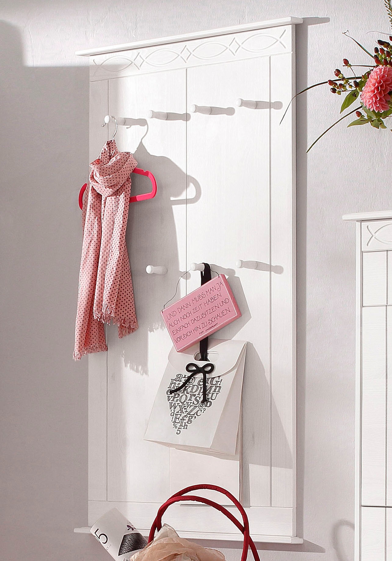 Home affaire Garderobenpaneel »Indra«, aus massiver Kiefer, FSC®, 8 Haken, dezentes Ornament