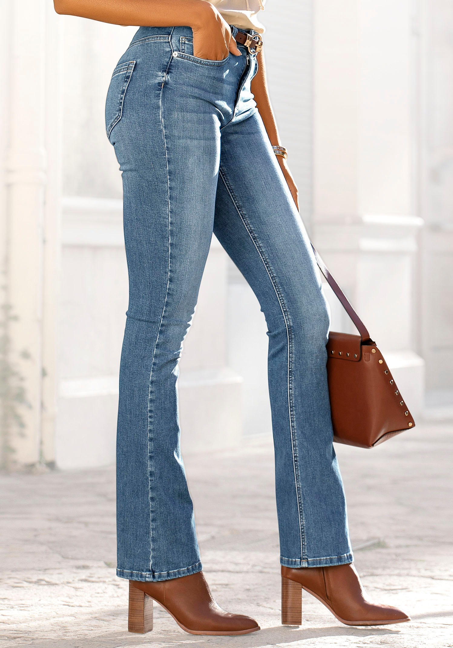 LASCANA Bootcut-Jeans, im Five-Pocket-Style kaufen