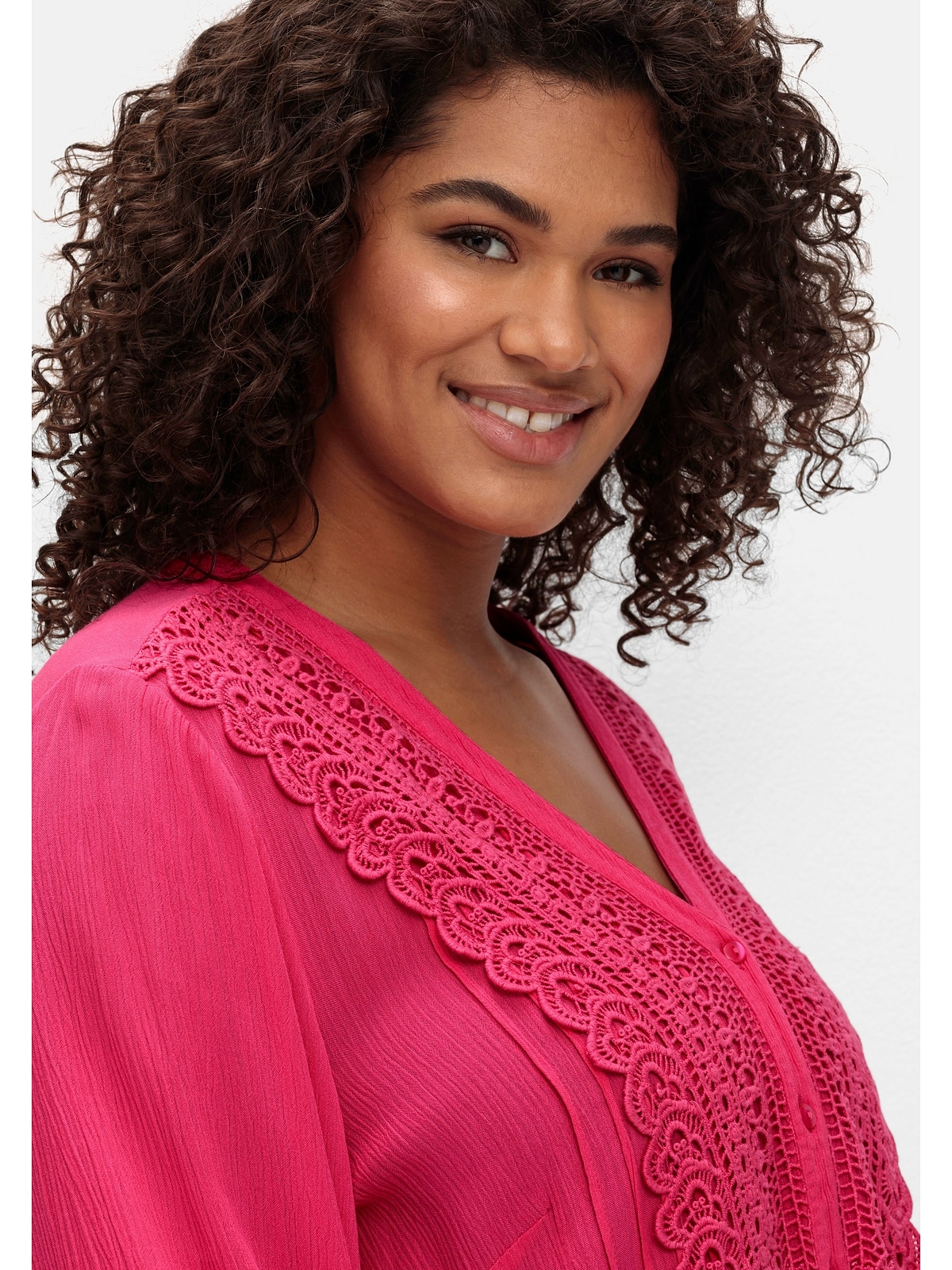 sheego by Joe Browns Longbluse »Große Größen«, mit Häkelspitze und Biesen