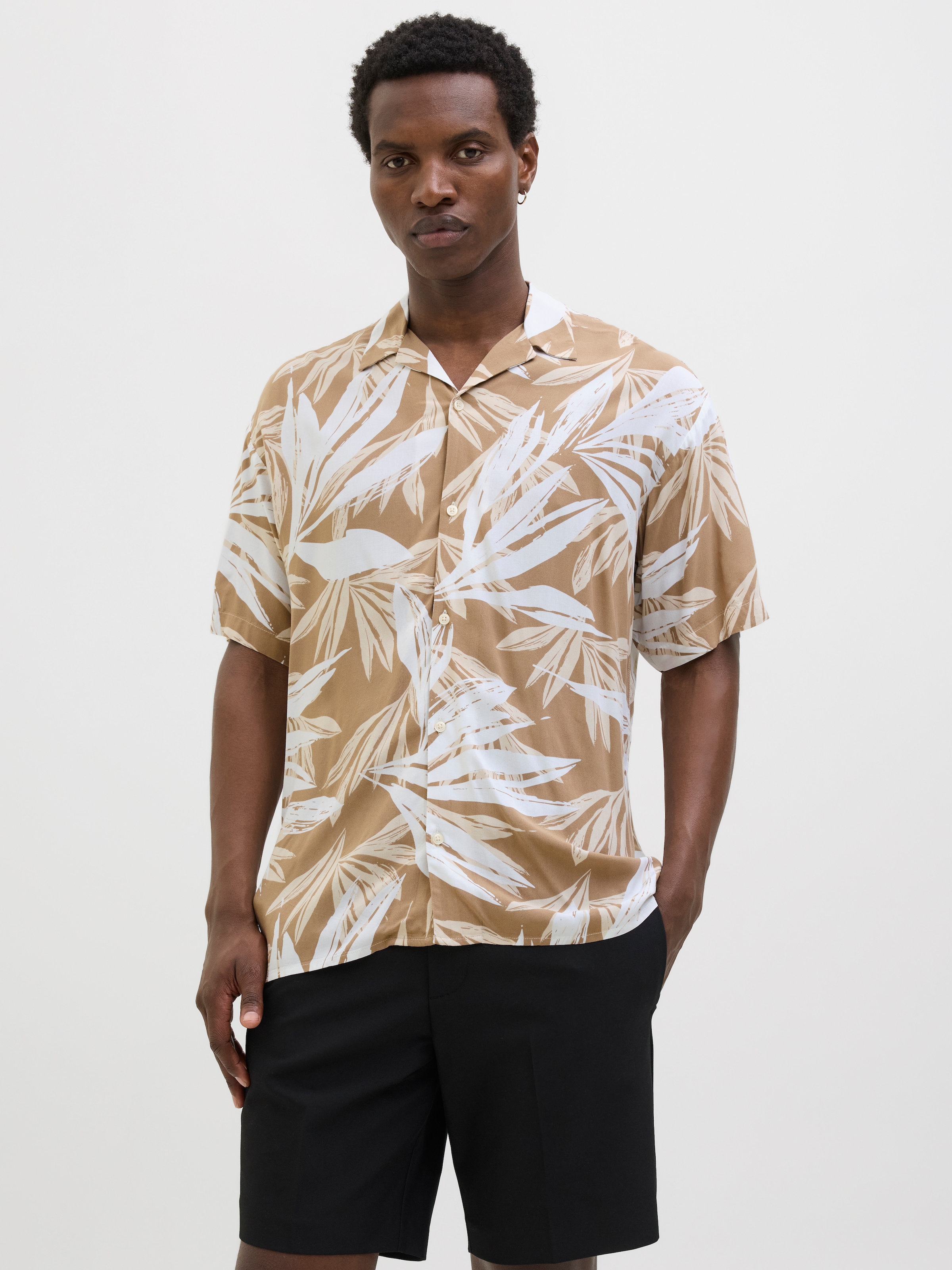 Jack & Jones Kurzarmhemd »JJEJEFF TROPICAL AOP RESORT SHIRT SS SN«, mit All-Over Print