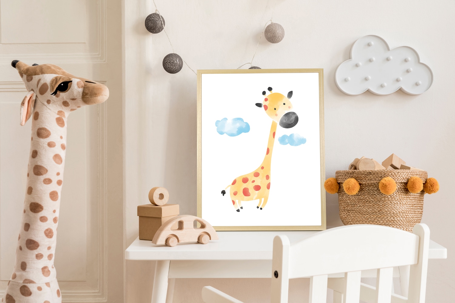 queence Bild mit Rahmen "Niedliche Giraffe" Fantasy Giraffe Giraffen Giraffen Bilder Himmel Himmelsbilder Tiere Wolken 1 Stk. tlg. HD Premium Posterdruck mit Echtholzrahmen