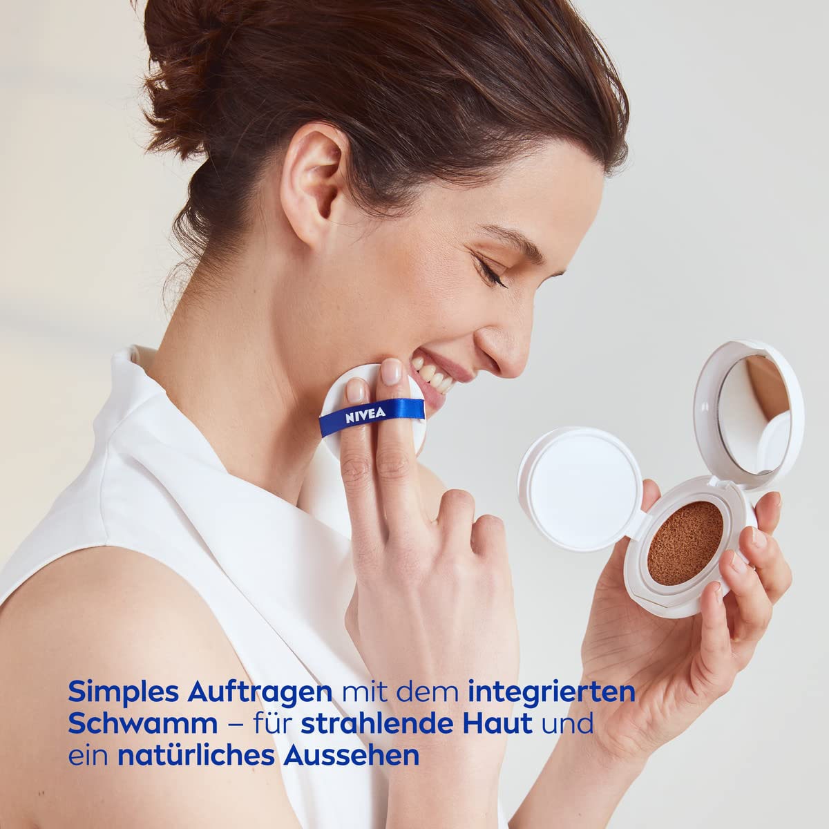 Nivea Foundation »CELLULAR Expert Finish 3in1 Pflege Cushion«, LSF 15, spendet Feuchtigkeit, ebenmäßigere Haut, mindert Fältchen.