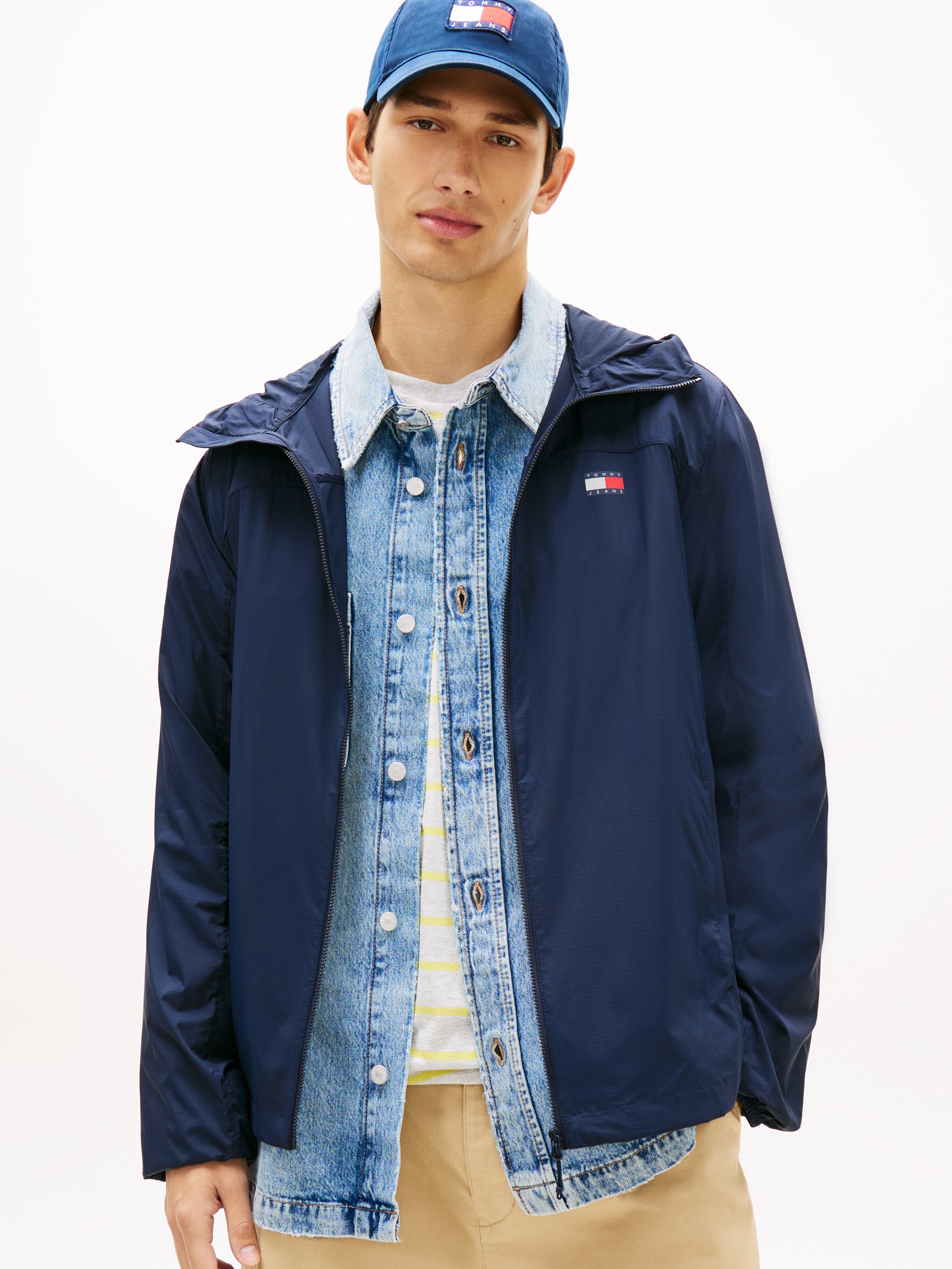 Outdoorjacke TOMMY JEANS "TJM OUTDOOR SHELL", Gr. S, schwarz night navy, Web, Obermaterial: 100% Nylon, regular fit normal, Rundhals, eingesetzt elastischer Bund, Jacken Outdoorjacke, Windsheeter Windjacke Packable Fahrradjacke Regular fit mit Kapuze