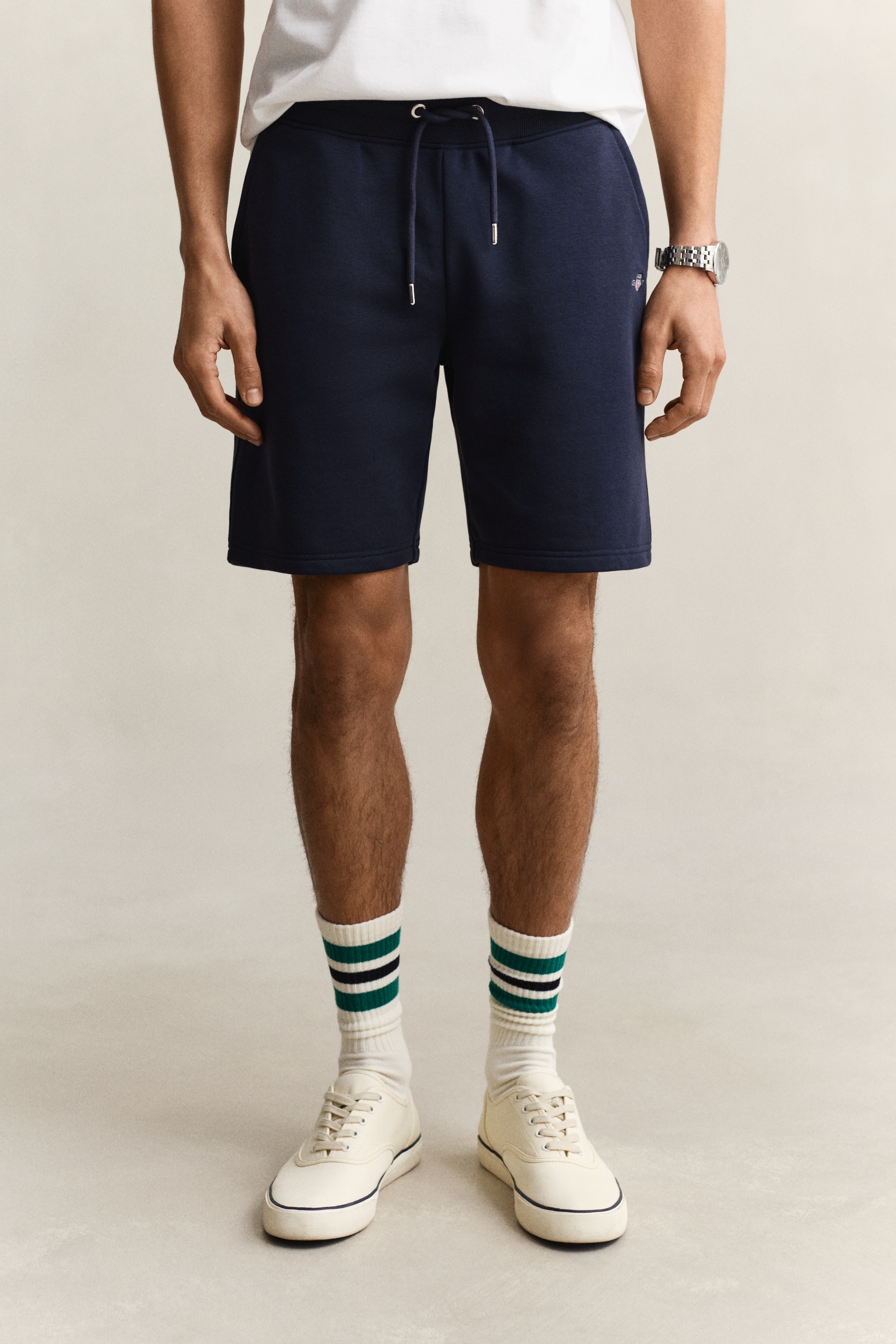 Gant Sweatshorts »REG SHIELD SWEAT SHORTS«  mit einer kleinen Logostickerei unter der Eingriffstasche