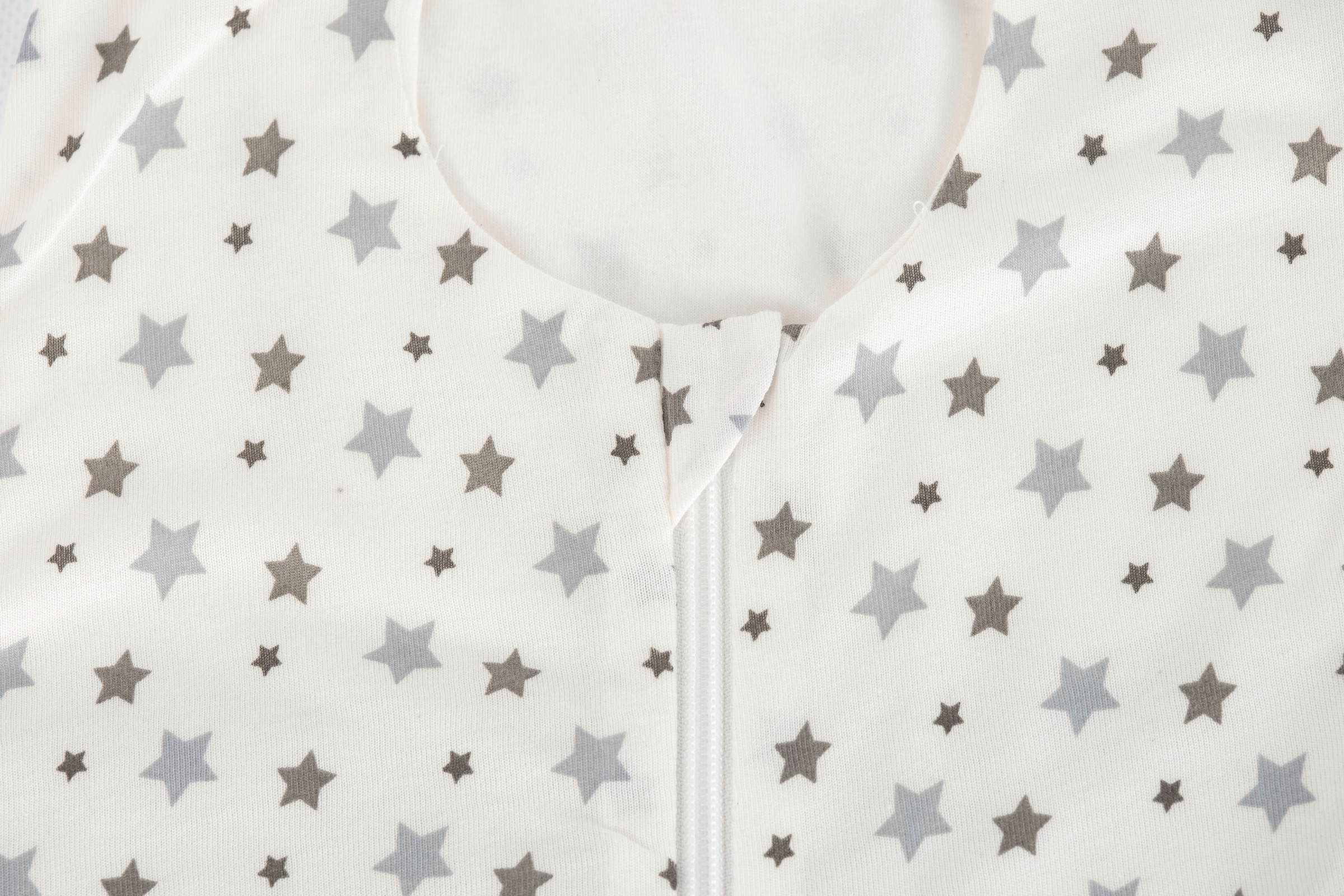 Träumeland Babyschlafsack »Sommerschlafsack LIEBMICH TENCEL™, Design weiß mit grauen Sternen«