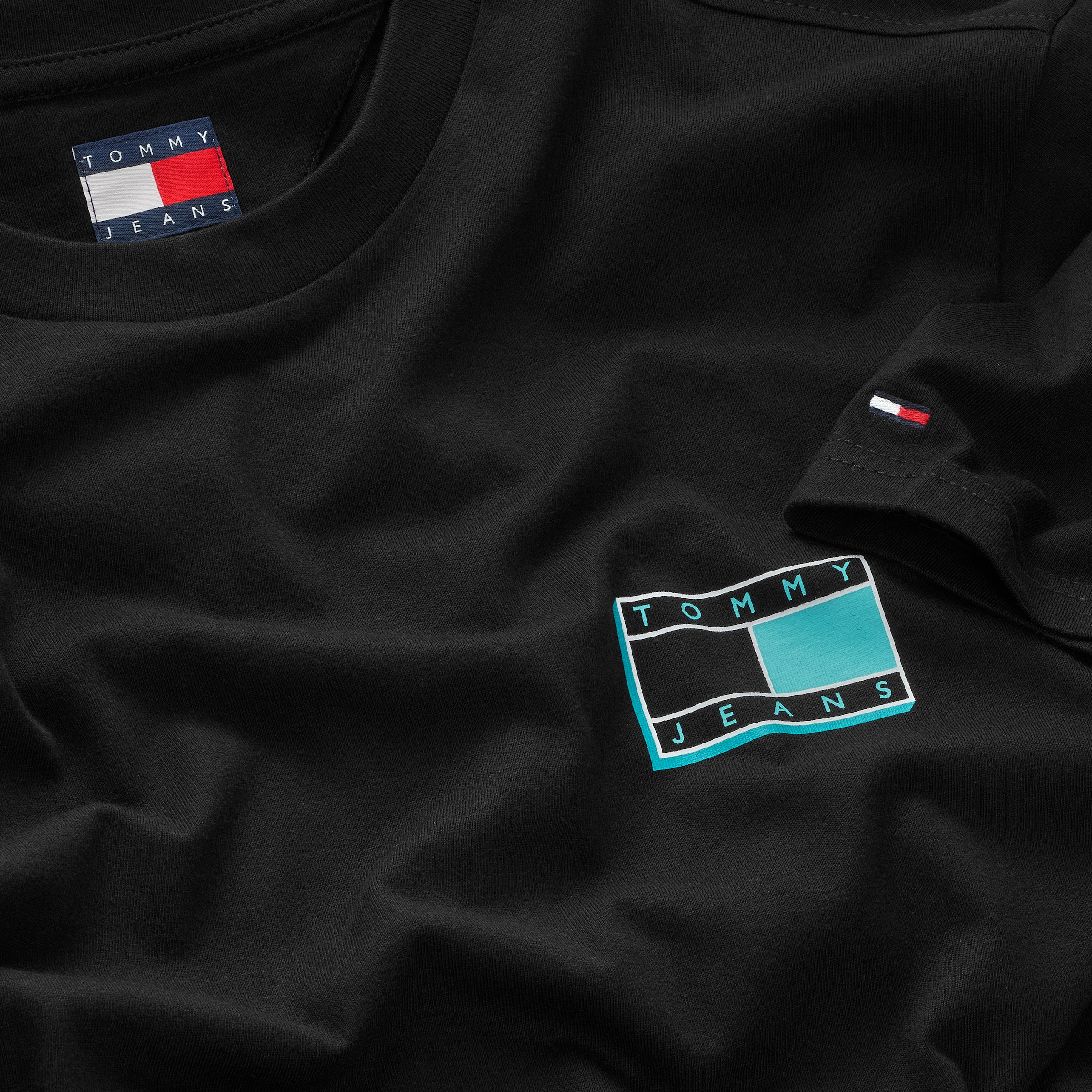 Tommy Jeans T-Shirt »TJM SLIM POP COLOR FLAG TEE EXT«, Mit Rundhalsausschnitt