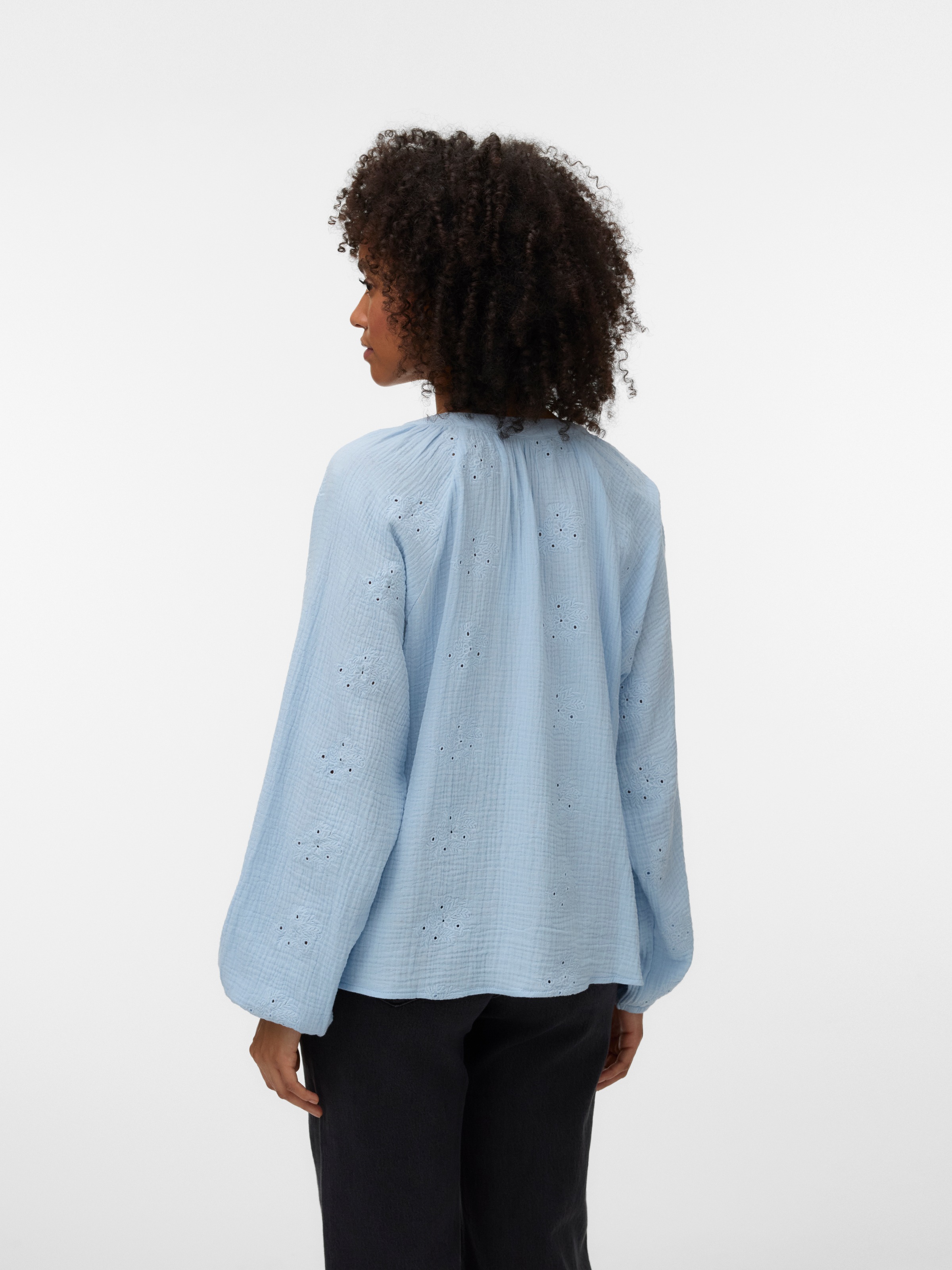 Vero Moda Langarmbluse »VMNATALI LS EMB TOP WVN NOOS« Baumwolle, Allover Ton-in Ton Stickerei