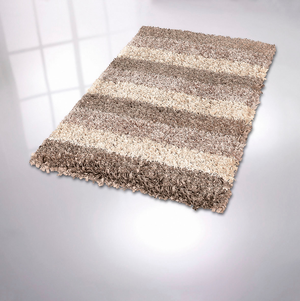 Kleine Wolke Badematte »Lounge«, Höhe 24 mm, rutschhemmend beschichtet, fußbodenheizungsgeeignet, Badteppich, Fransenflor, gestreift, leichter Glanzeffekt, waschbar