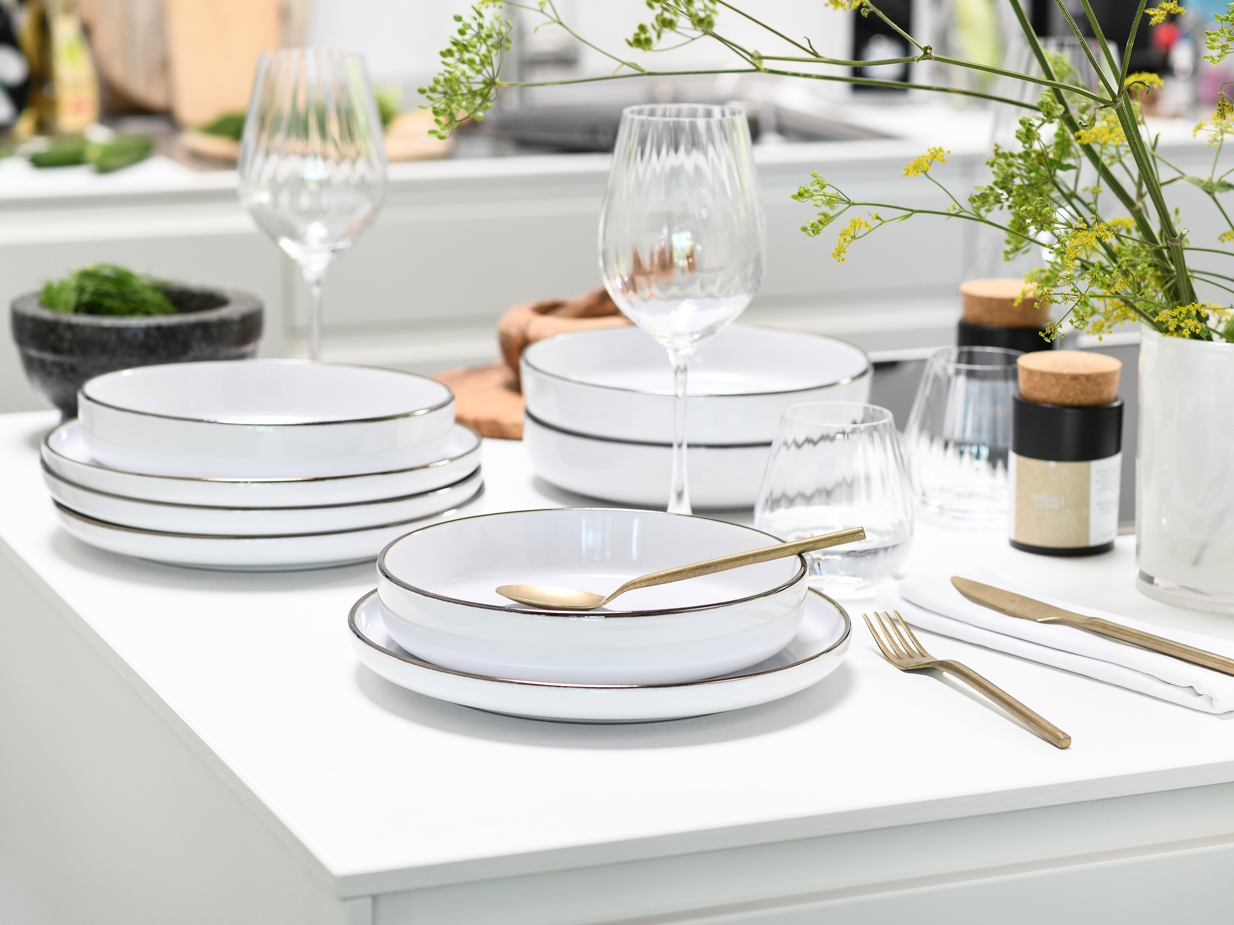 CreaTable Kombiservice »Nordic Festive, Service 30-tlg.« Minimalistisches Design, Dezente goldene Akzente