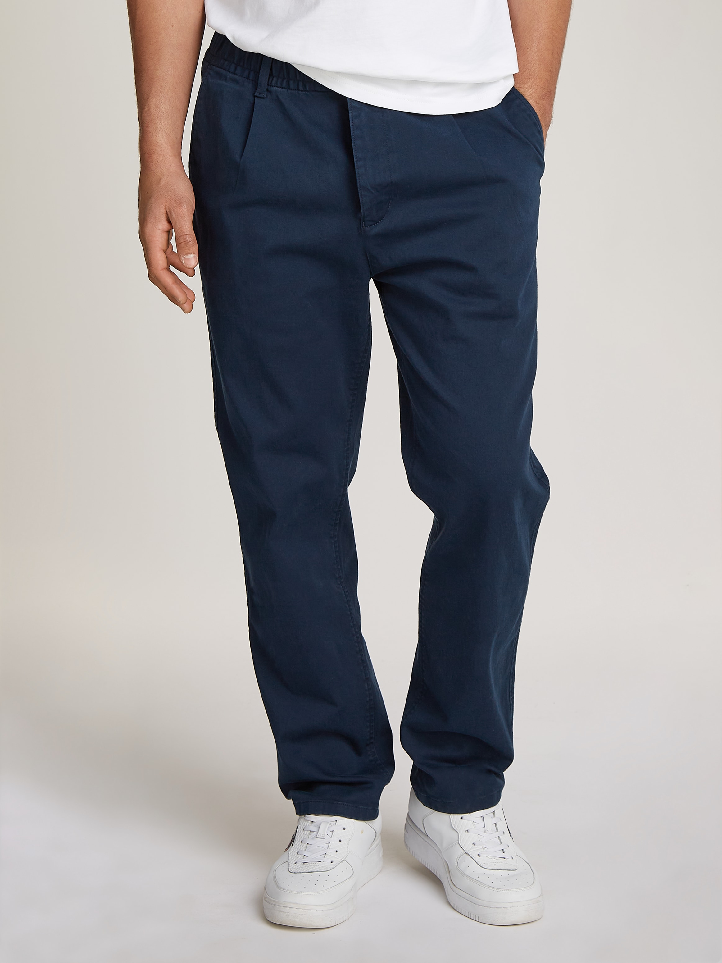 Tommy Jeans Chinohose "TJM CASUAL ELASTICATED PANT", mit Bundfalten günstig online kaufen