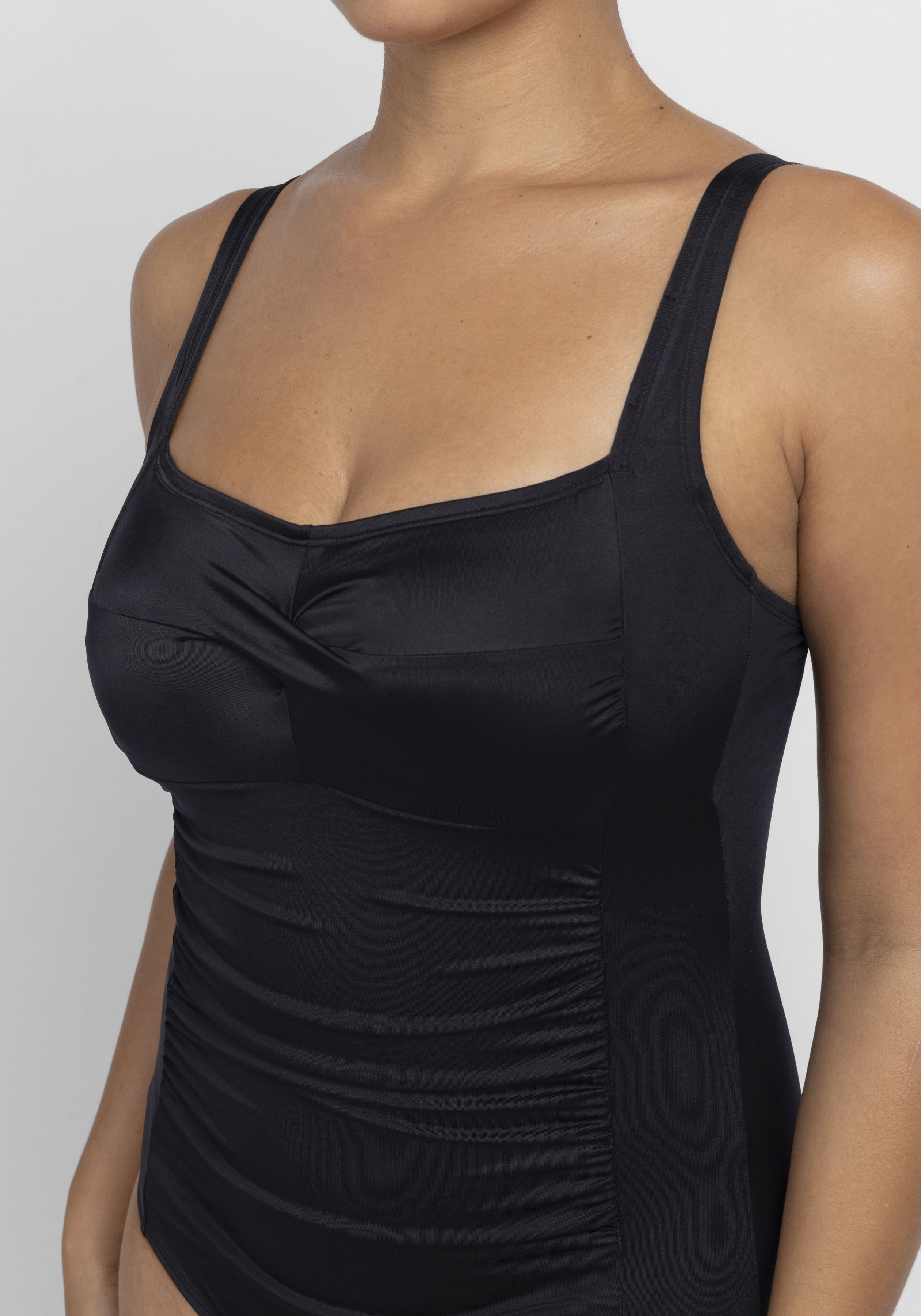 Thumbnail - Dorina Badeanzug "FIJI" Raffungen vorn, leicht gepolstert, leichter Shaping-Effekt