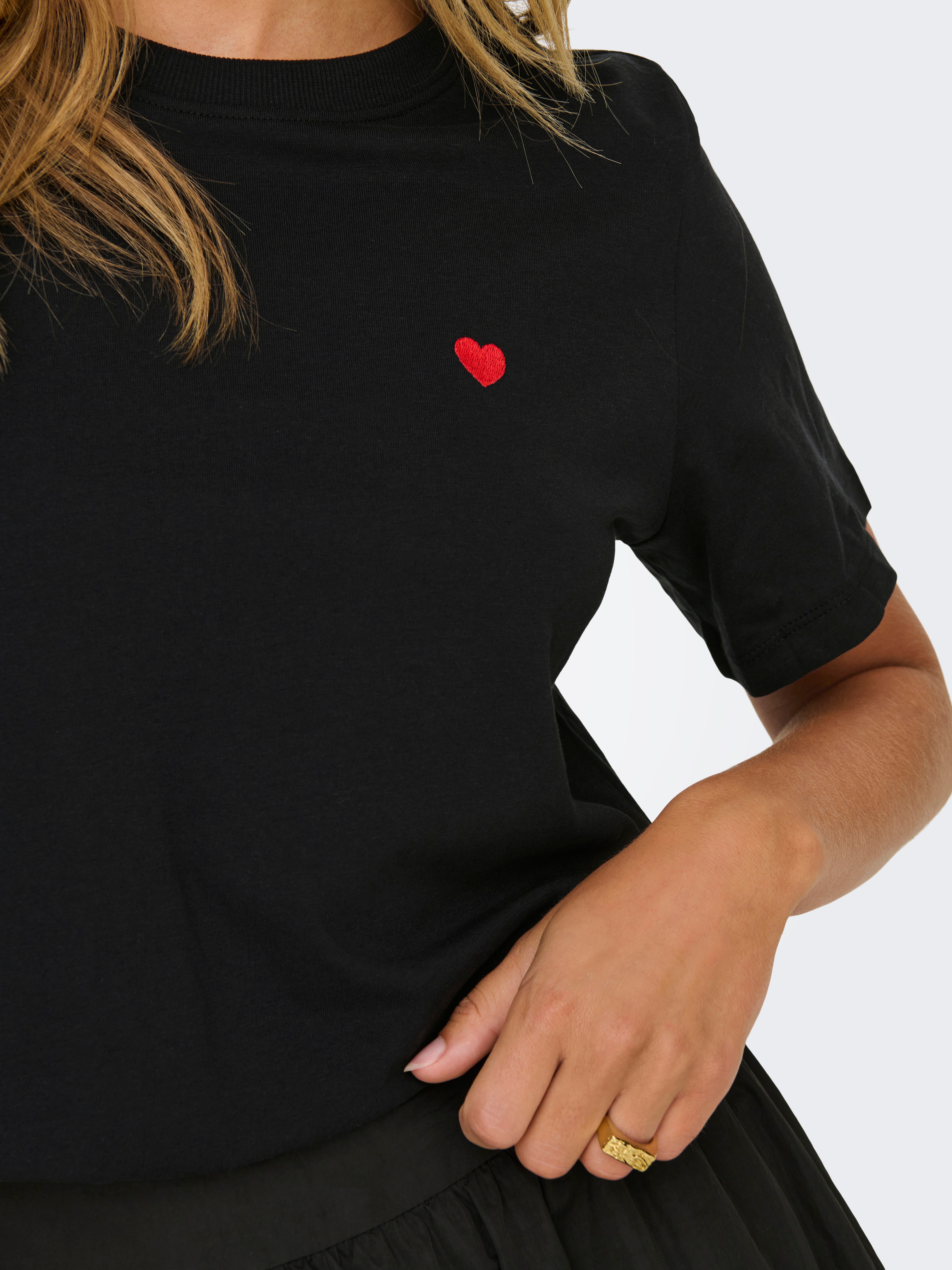 Thumbnail - JDY Kurzarmshirt "JDYPISA S/S PRINT TOP JRS NOOS", mit Herz Stickerei