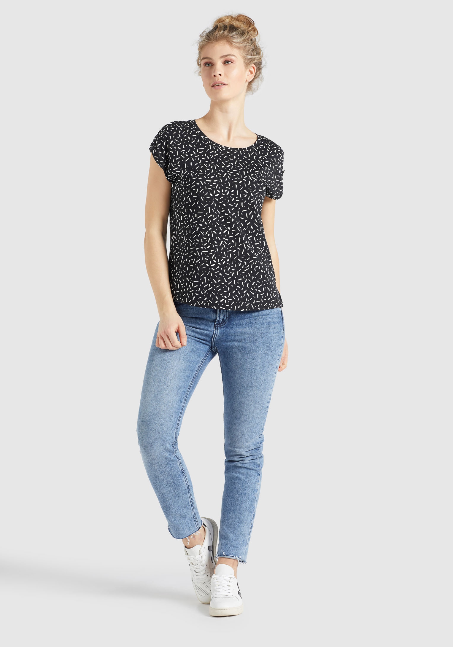 khujo T-Shirt »TALAJA«, mit Schlitz am Nacken