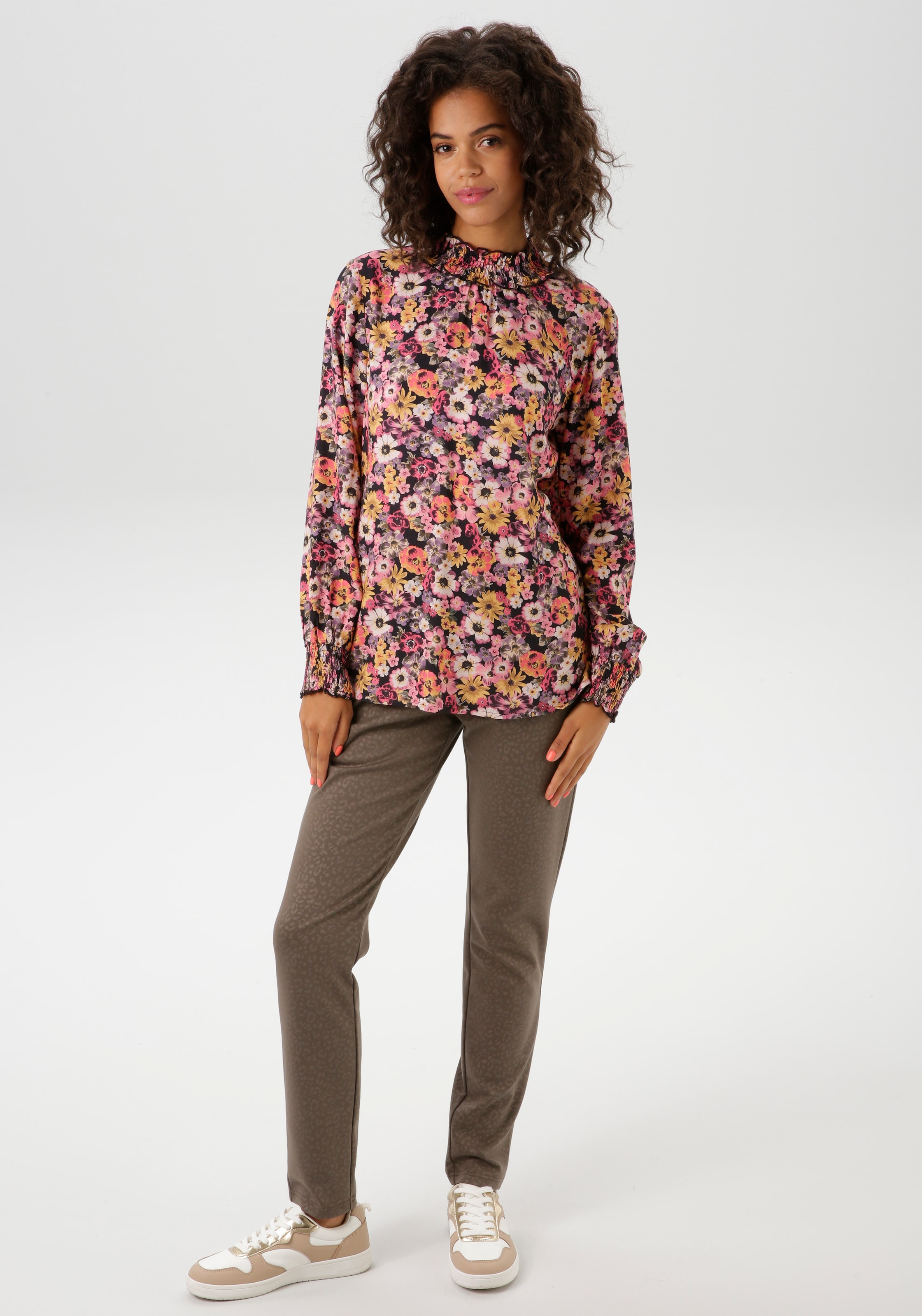 Aniston CASUAL Schlupfbluse, mit romantischen, farbenfrohen Blüten bedruckt - NEUE KOLLEKTION