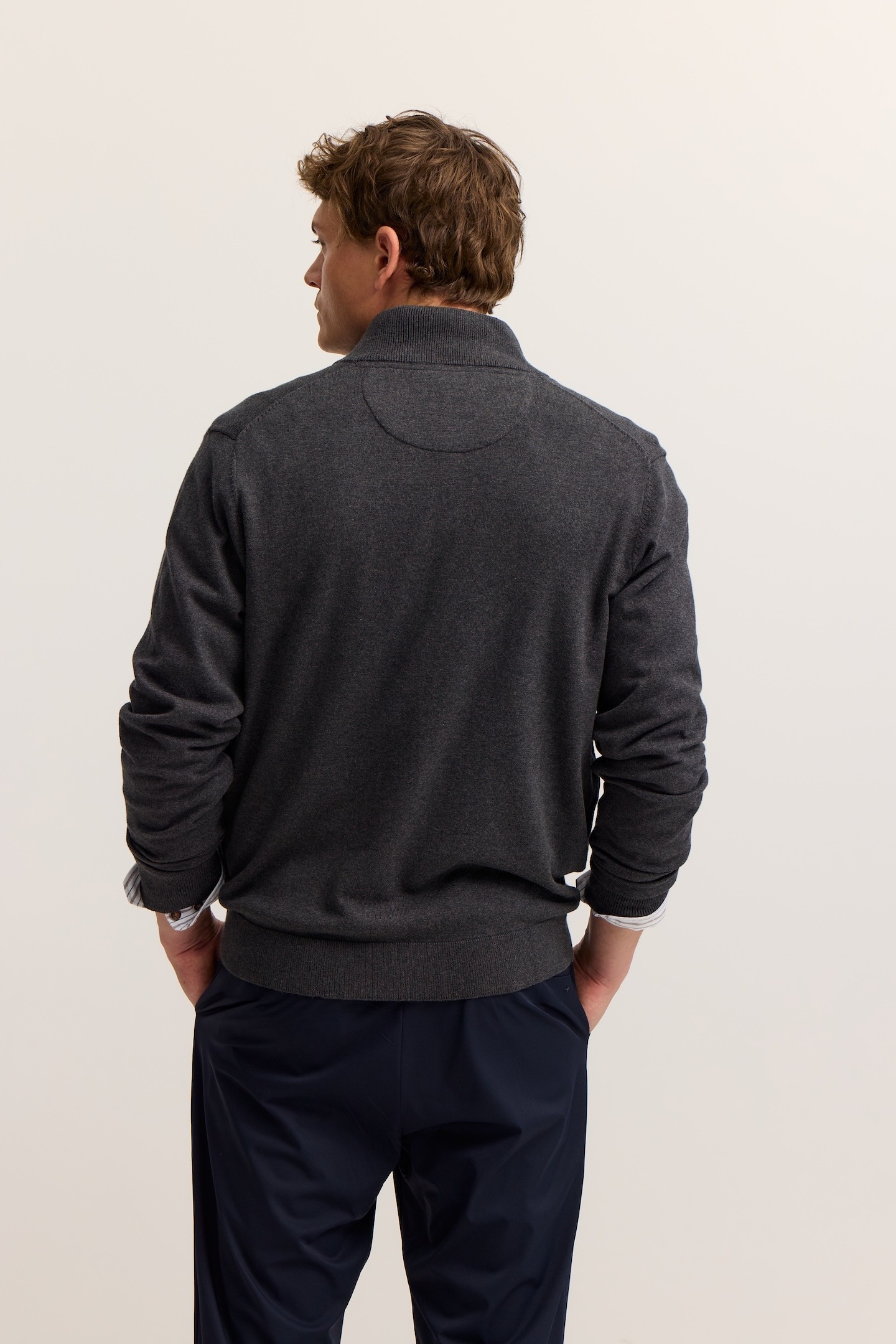 bugatti Strickjacke »Regular Fit«, aus Baumwolle mit Stehkragen