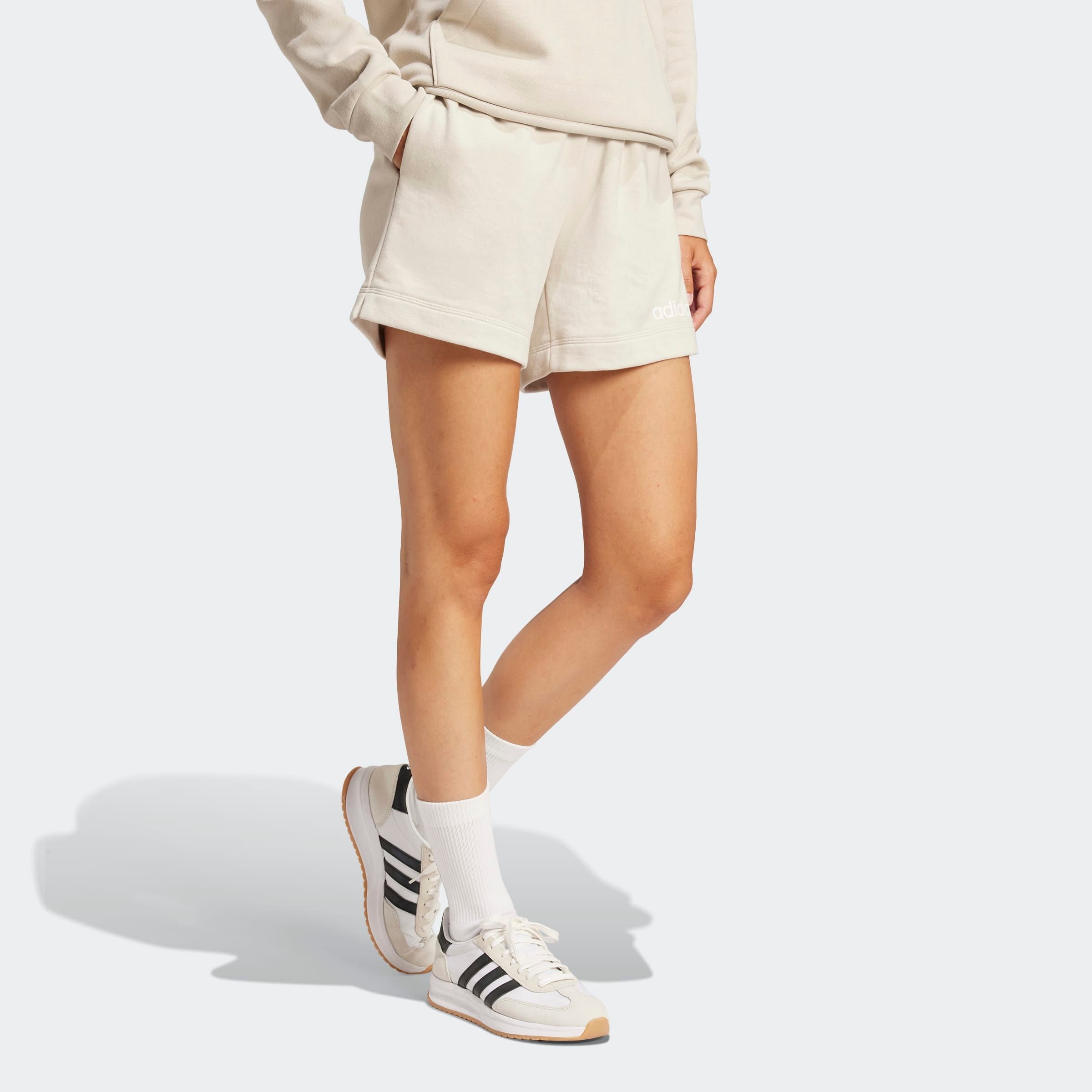 adidas Sportswear Shorts "W LIN FT SHO" Mitelhoher Bund mit Kordelzug, aus weichem French Terry