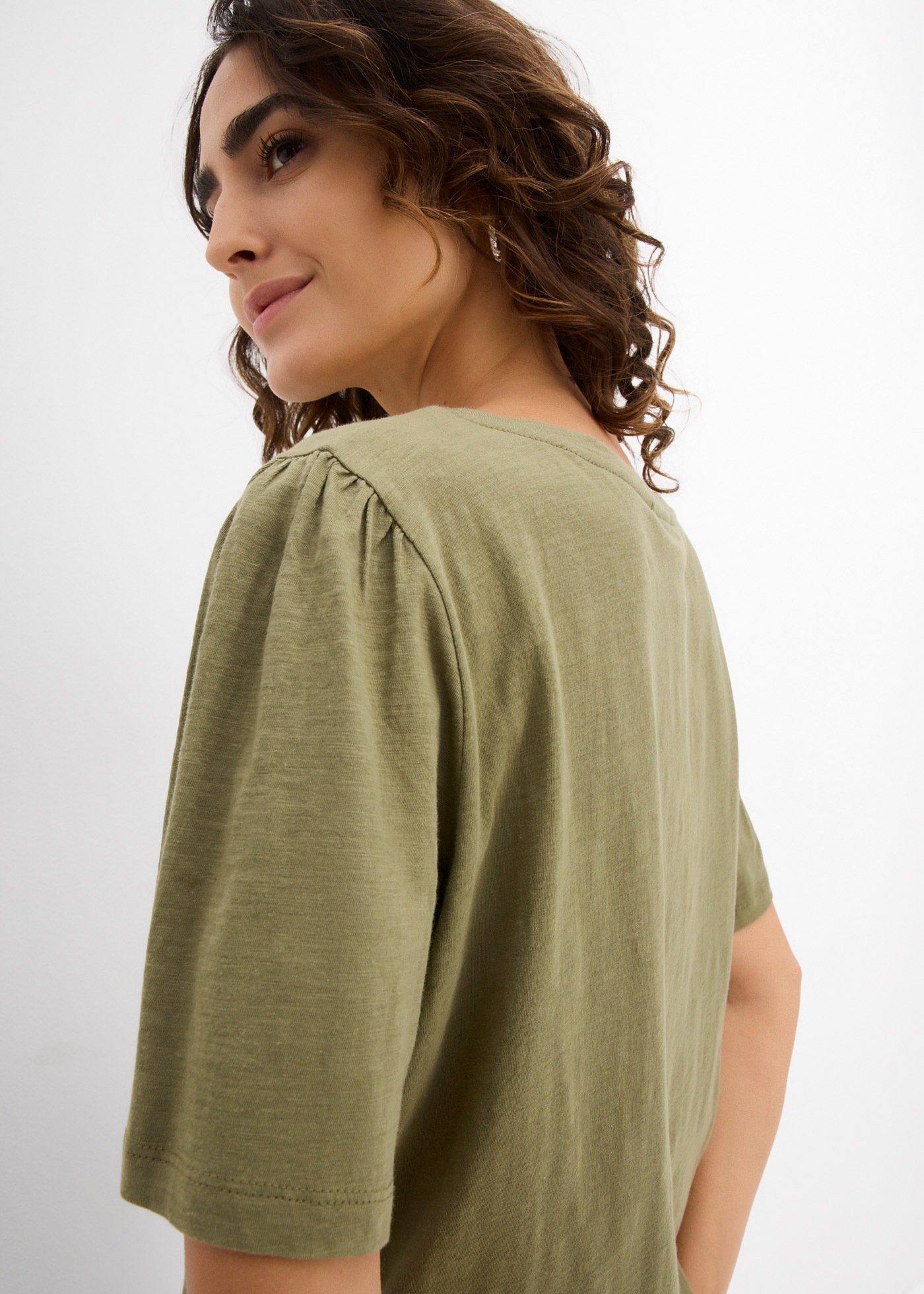 T-Shirt BONPRIX, Damen, Gr. 40/42 (M), oliv, Jersey, Obermaterial: 100% Baumwolle, unifarben, loose fit hüftbedeckend, Rundhals, weit, Shirts T-Shirt, lockere Passform, weite Ärmel mit dezenter Raffung an der Schulter 3