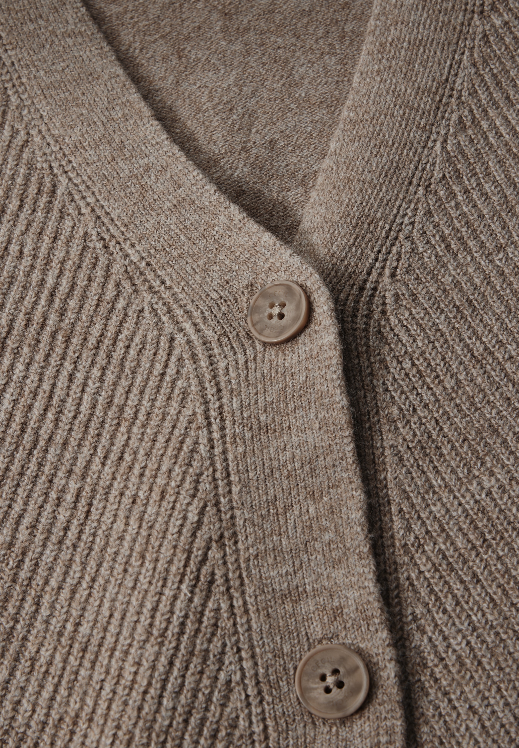 Cecil Cardigan, mit V-Ausschnitt