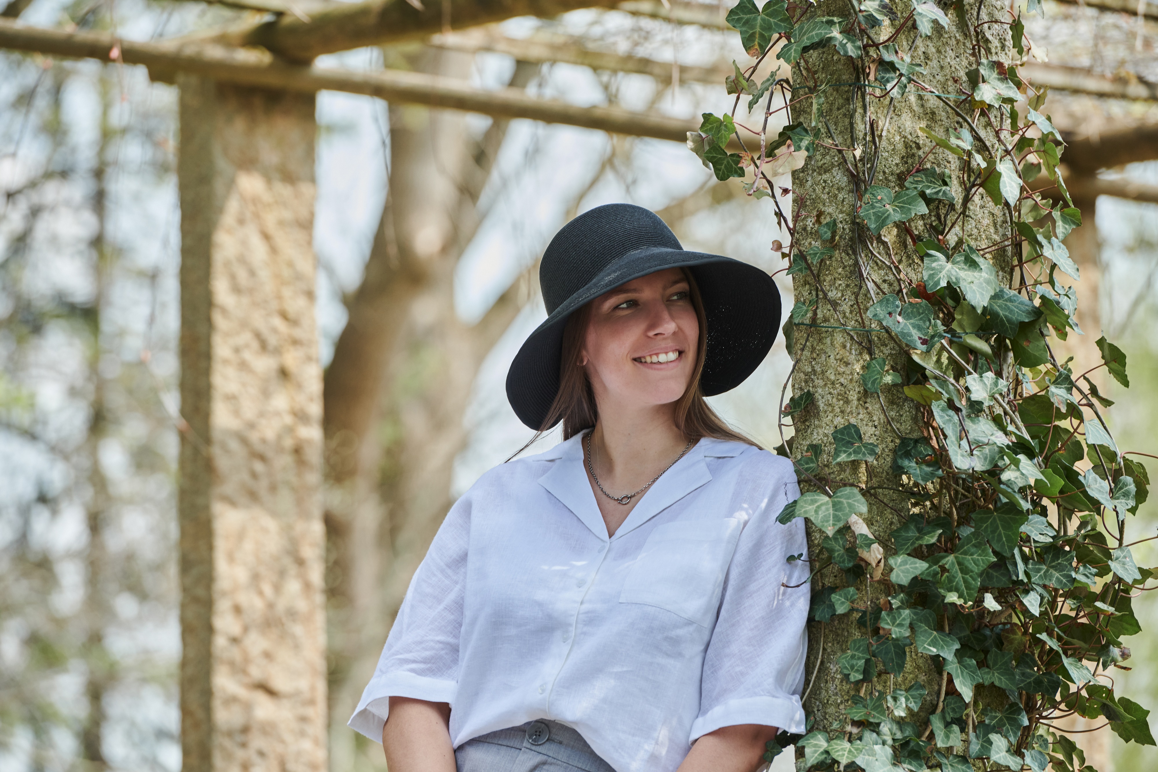 Thumbnail - chillouts Sonnenhut "Red Oak Hat" Femininer Sonnenhut mit Schleife am Hinterkopf