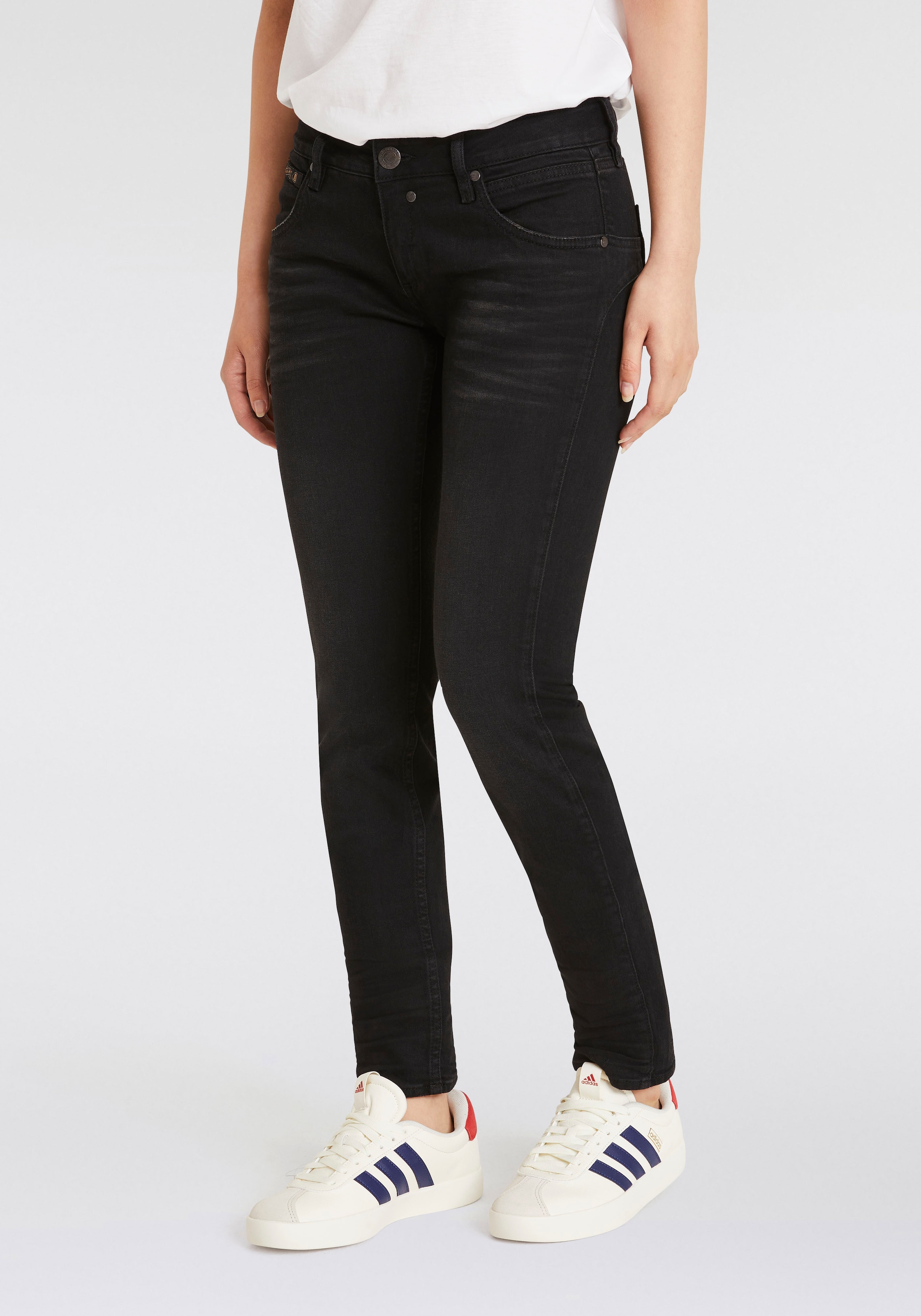 Herrlicher Slim-fit-Jeans »Touch Slim Recycled Denim Black Stretch«, im Five-Pocket Style