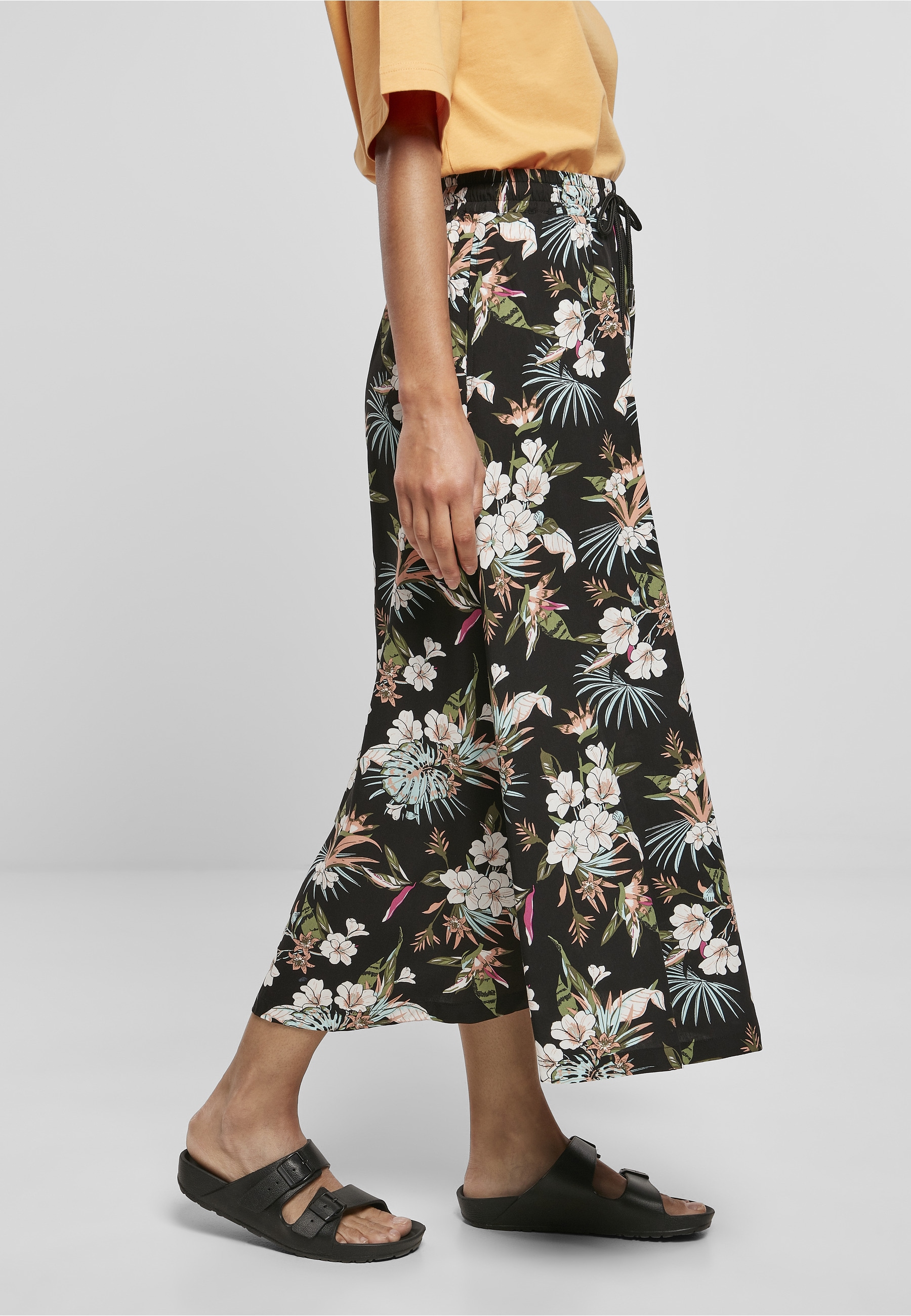 URBAN CLASSICS Jerseyrock »Urban Classics Damen Ladies Viscose Midi Skirt« 1 Stk.
