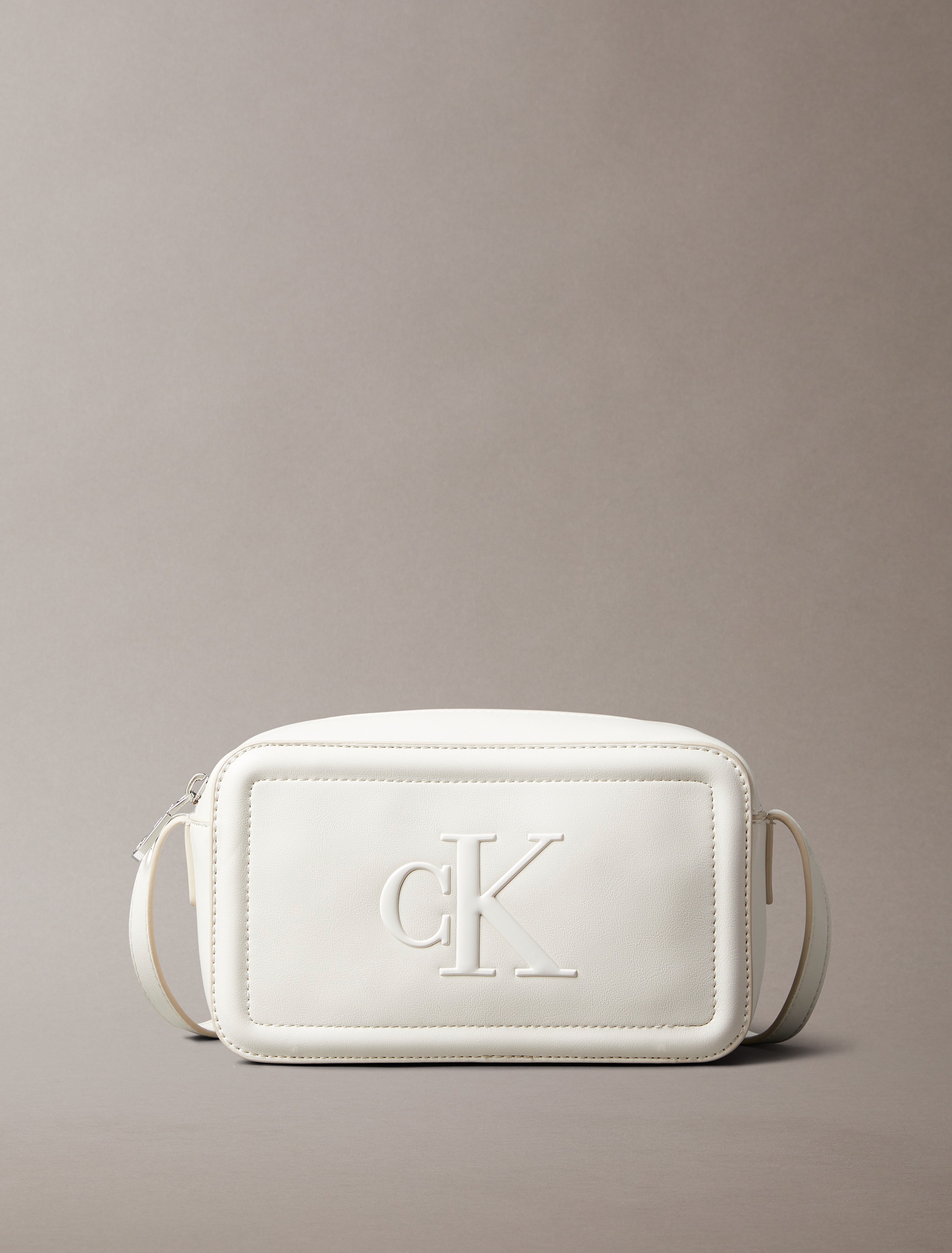 Calvin Klein Mini Bag »RAISED CK CAMERA BAG«, kleine Damen-Umhängetasche, Schultertasche, Kamerabag mit CK-Logo