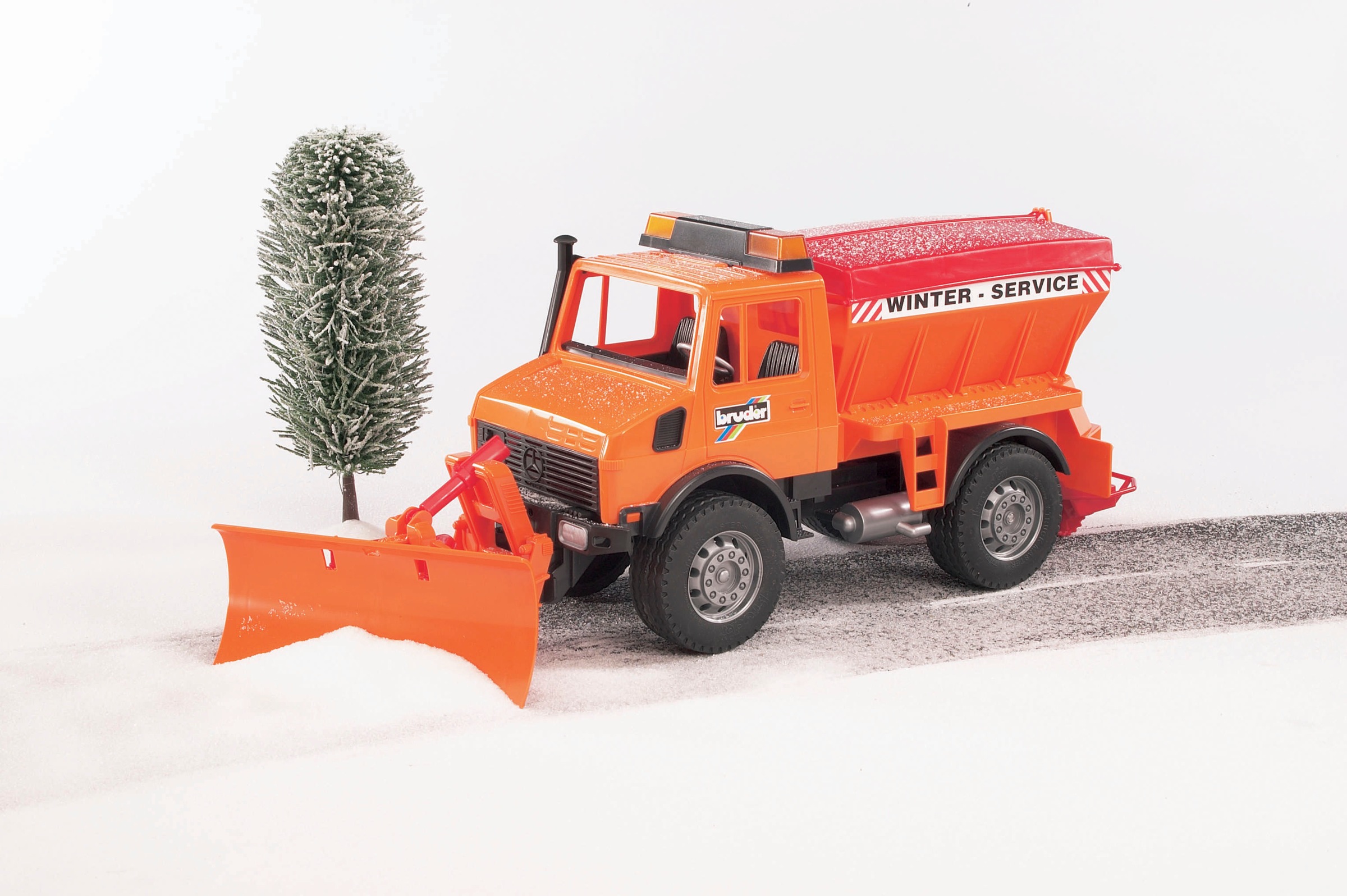 Bruder® Spielzeug-Winterdienst »Unimog Winter Service 47 cm (02572)«, Made in Europe