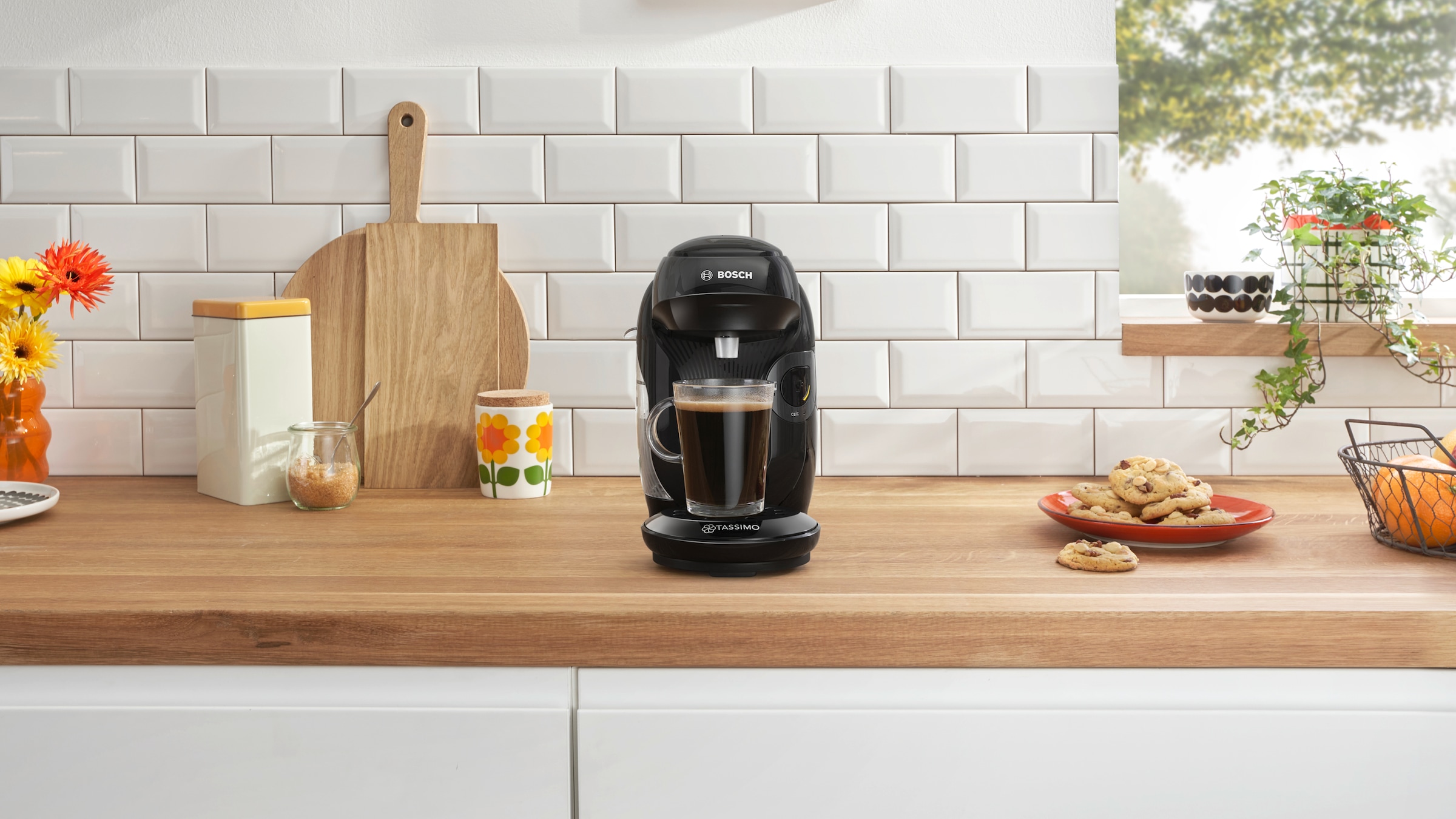 TASSIMO Kapselmaschine »style friendly TAS112E, über 70 Getränke, platzsparend«, nachhaltig, geeignet für alle Tassen, Wassertank 0,7 L, schwarz
