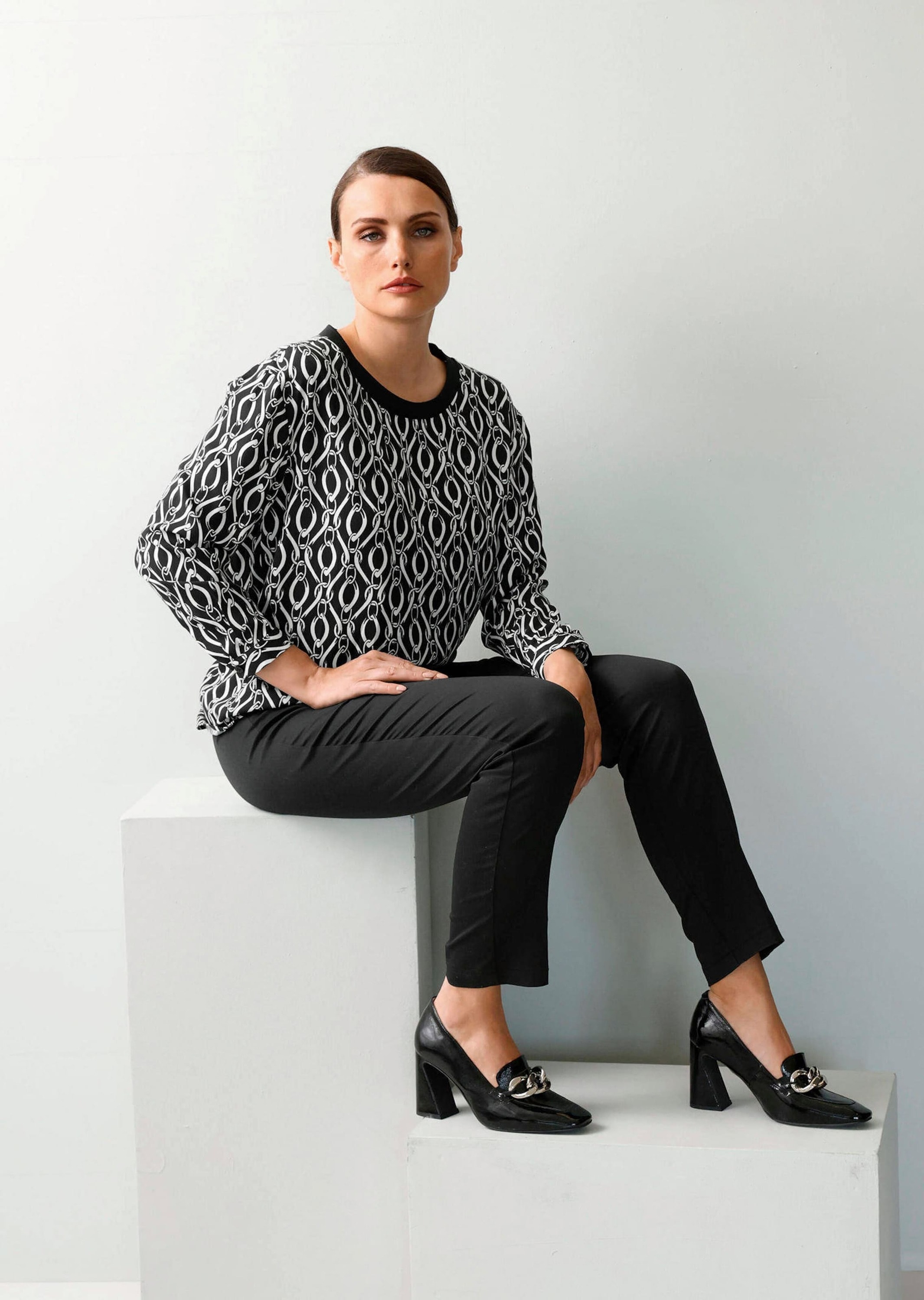 Alba Moda Schlupfbluse »Bluse Bluse in grafischem Kettendessin«
